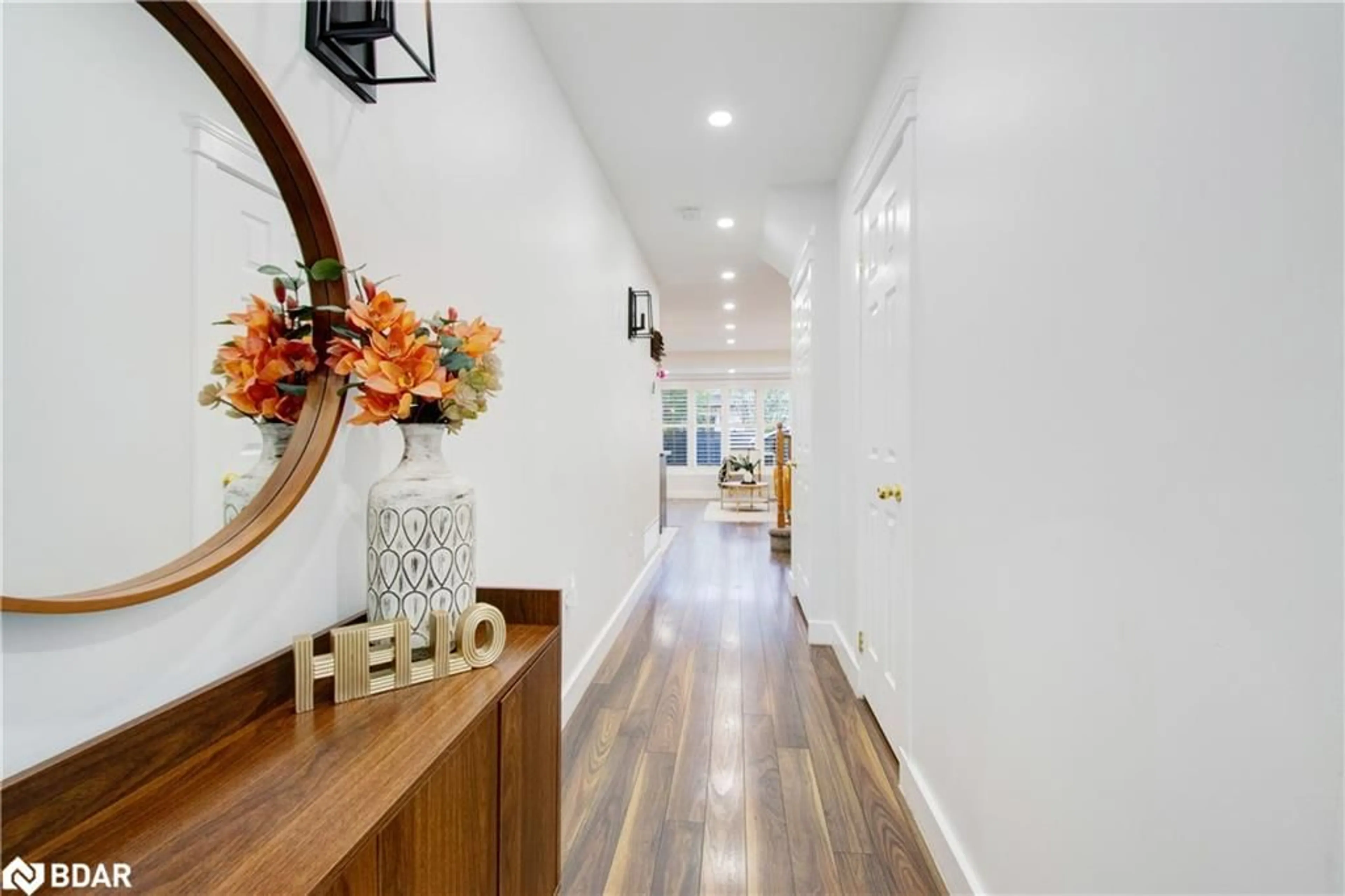 Indoor entryway for 41 Dominion Gardens Dr, Halton Hills Ontario L7G 6B2