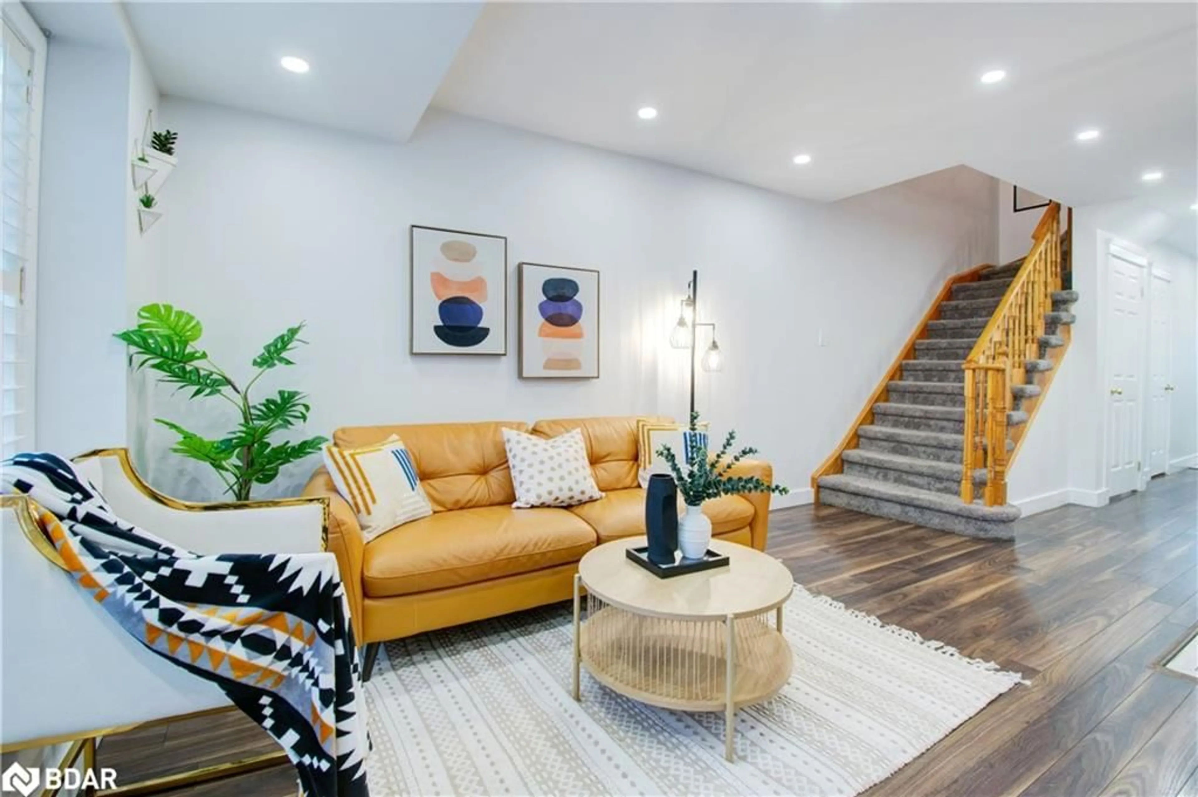 Living room with furniture, unknown for 41 Dominion Gardens Dr, Halton Hills Ontario L7G 6B2