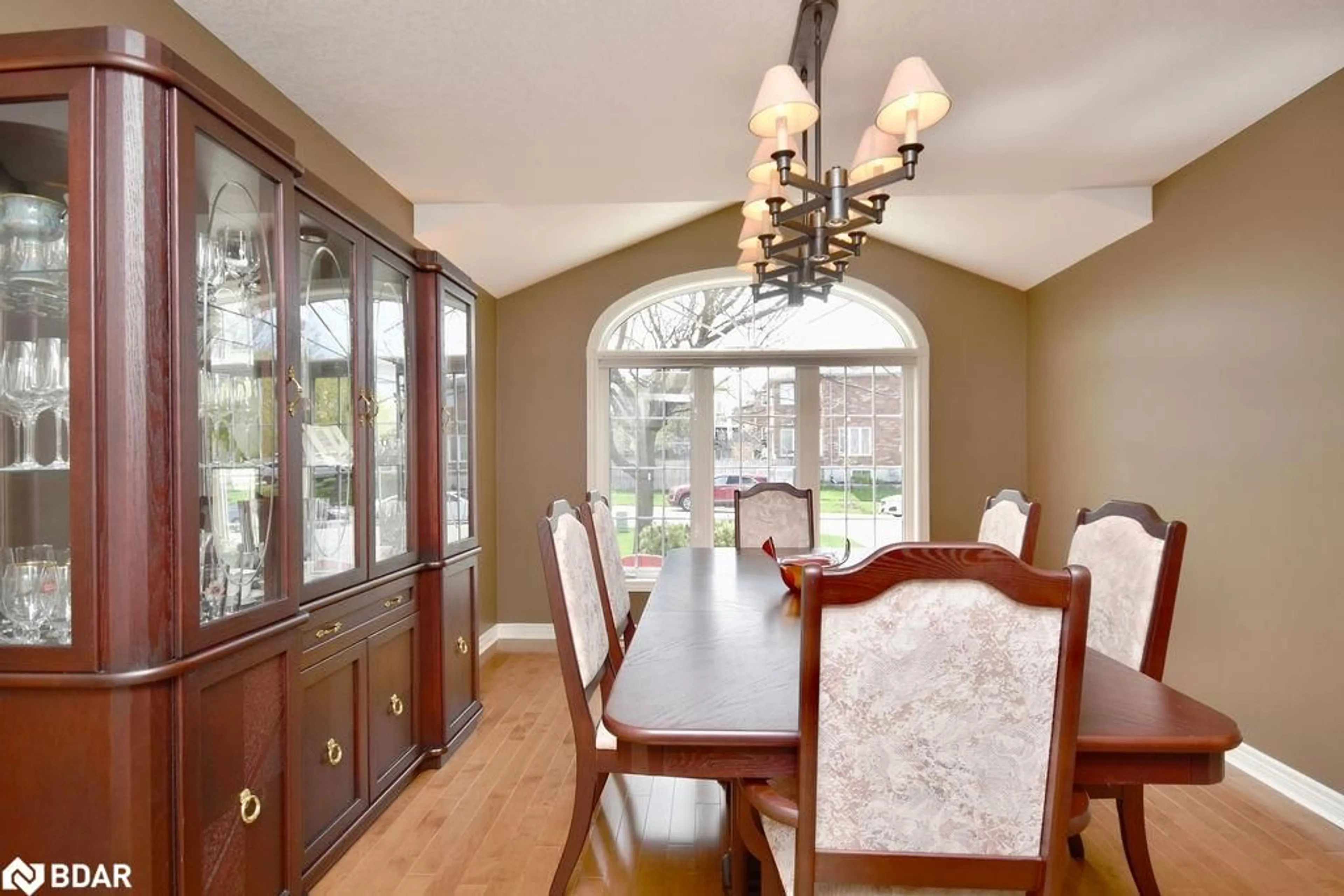 Dining room, wood/laminate floor for 167 Crompton Dr, Barrie Ontario L4M 6P1