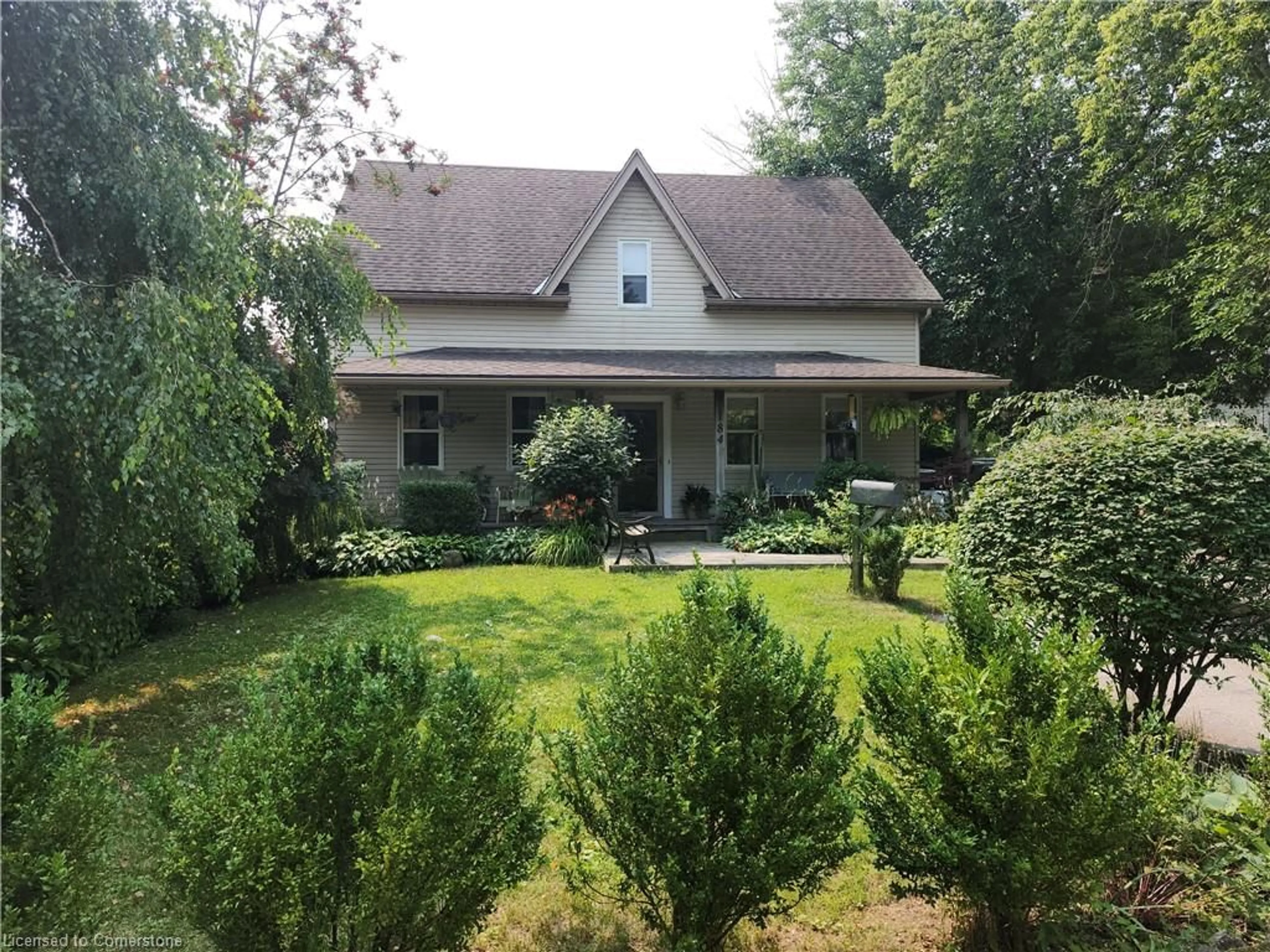 A pic from outside/outdoor area/front of a property/back of a property/a pic from drone, street for 184 Temperance St, Waterford Ontario N0E 1Y0