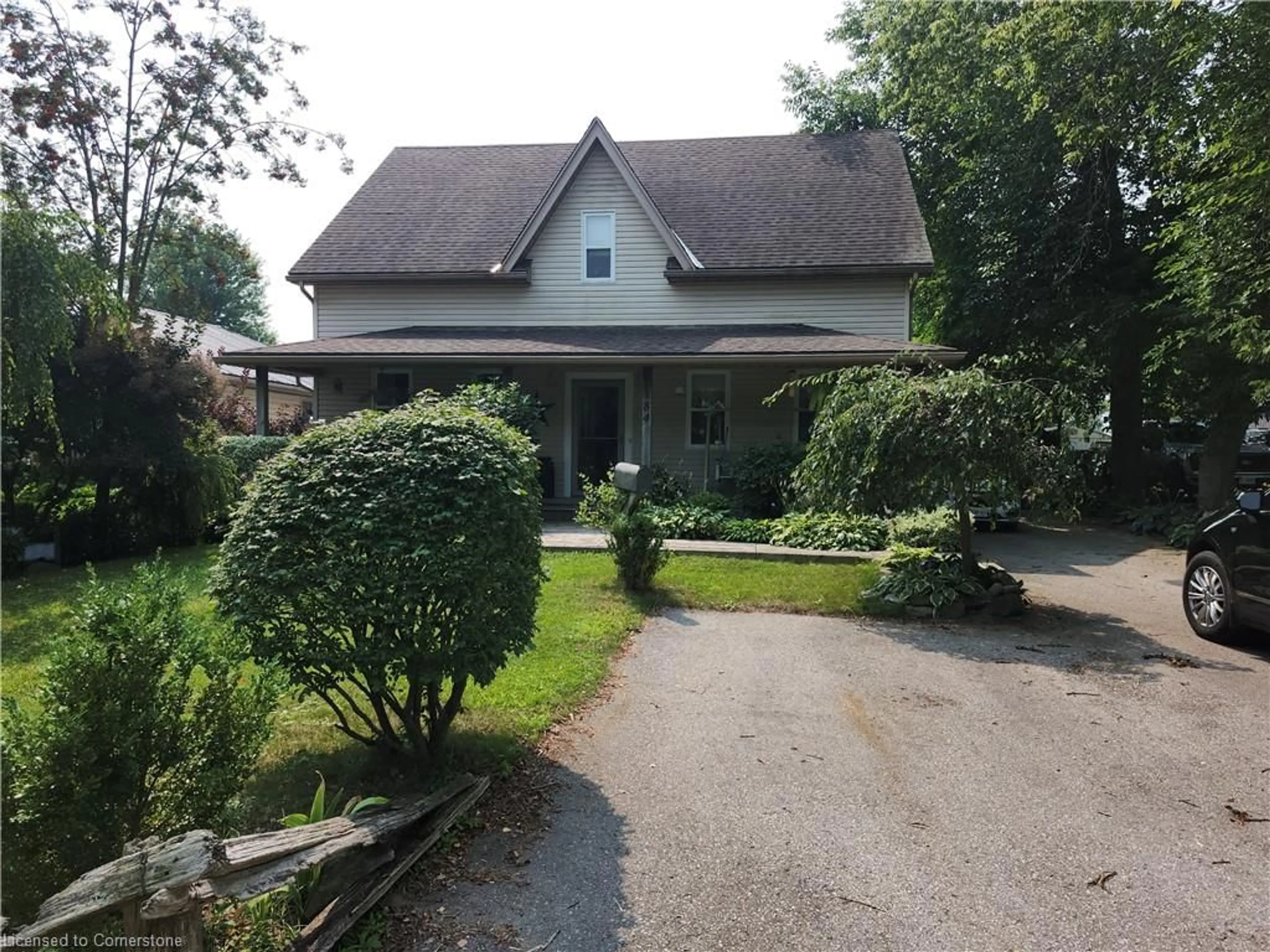 A pic from outside/outdoor area/front of a property/back of a property/a pic from drone, street for 184 Temperance St, Waterford Ontario N0E 1Y0