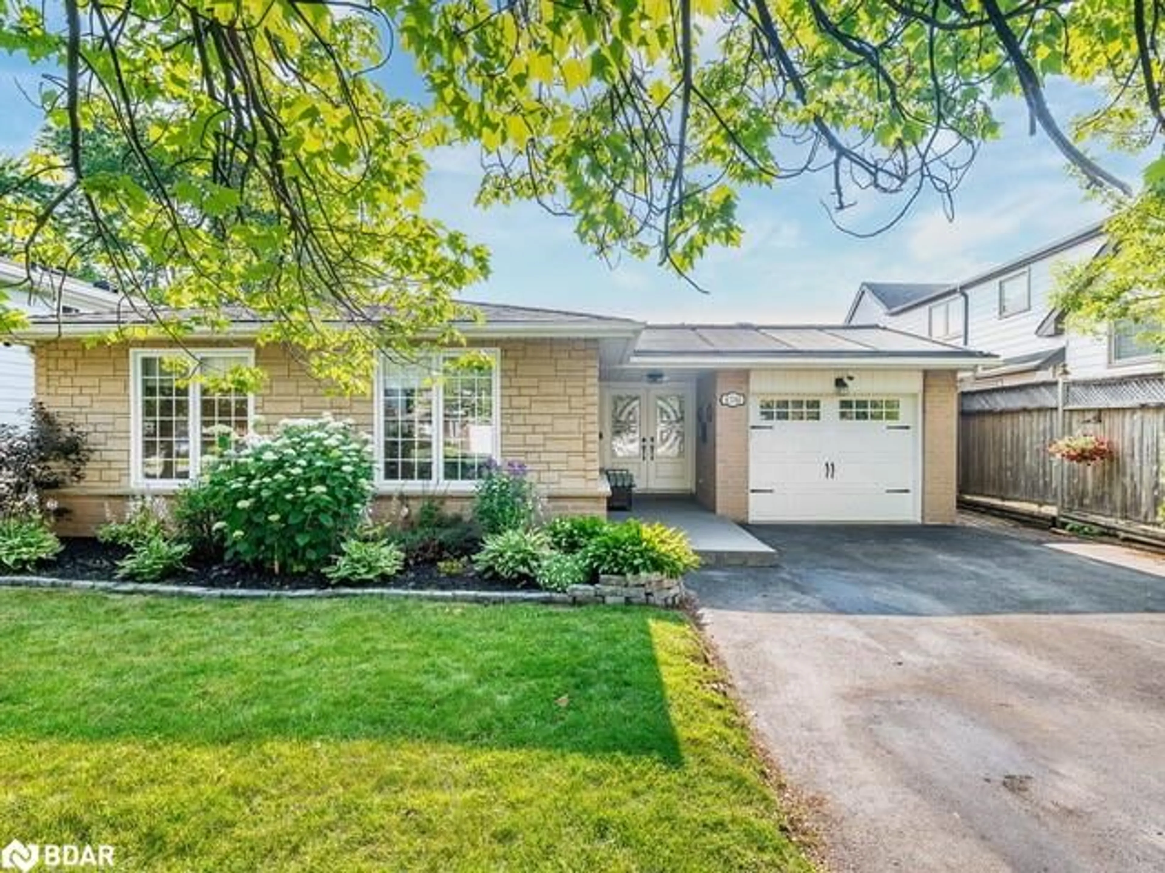 Home with brick exterior material, street for 4210 Longmoor Dr, Burlington Ontario L7L 4Z8