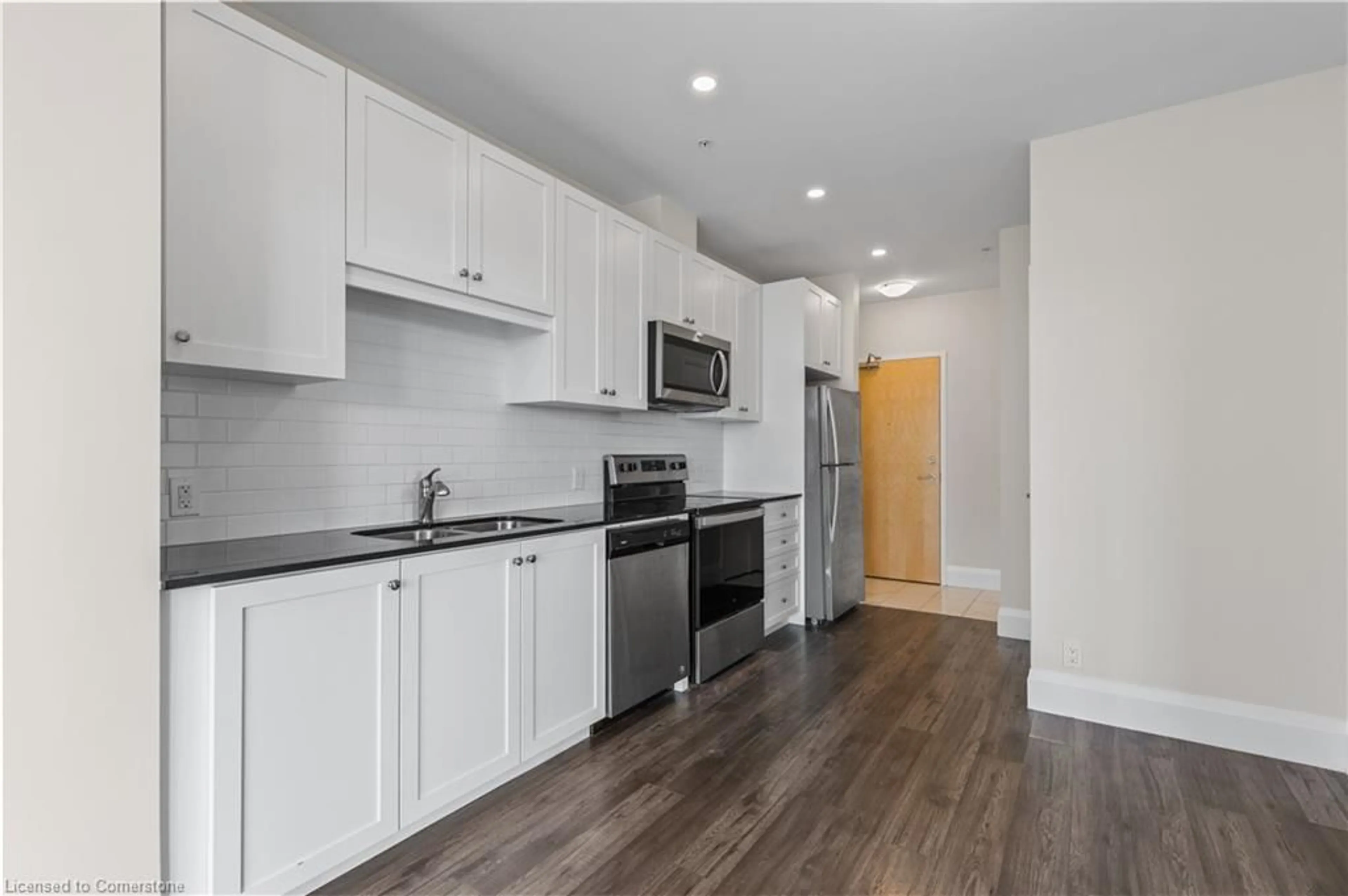 Standard kitchen, wood/laminate floor for 104 Garment St #1004, Kitchener Ontario N2G 0C8