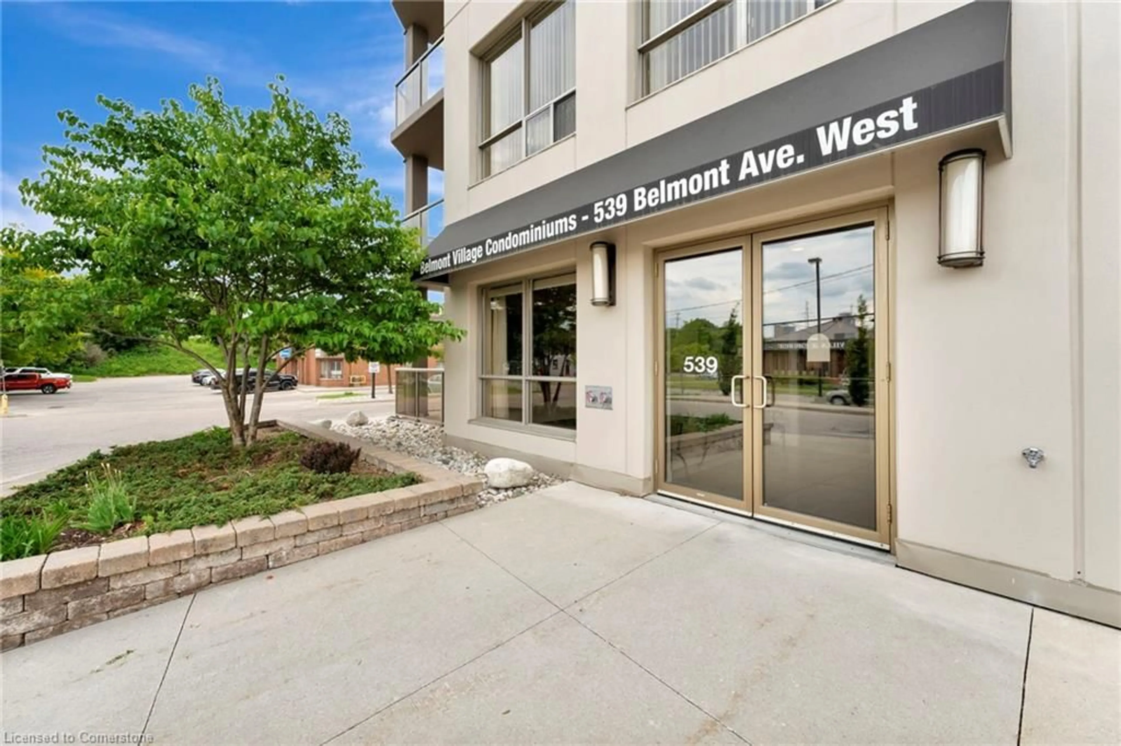 Indoor foyer for 539 Belmont Ave #906, Kitchener Ontario N2M 0A2