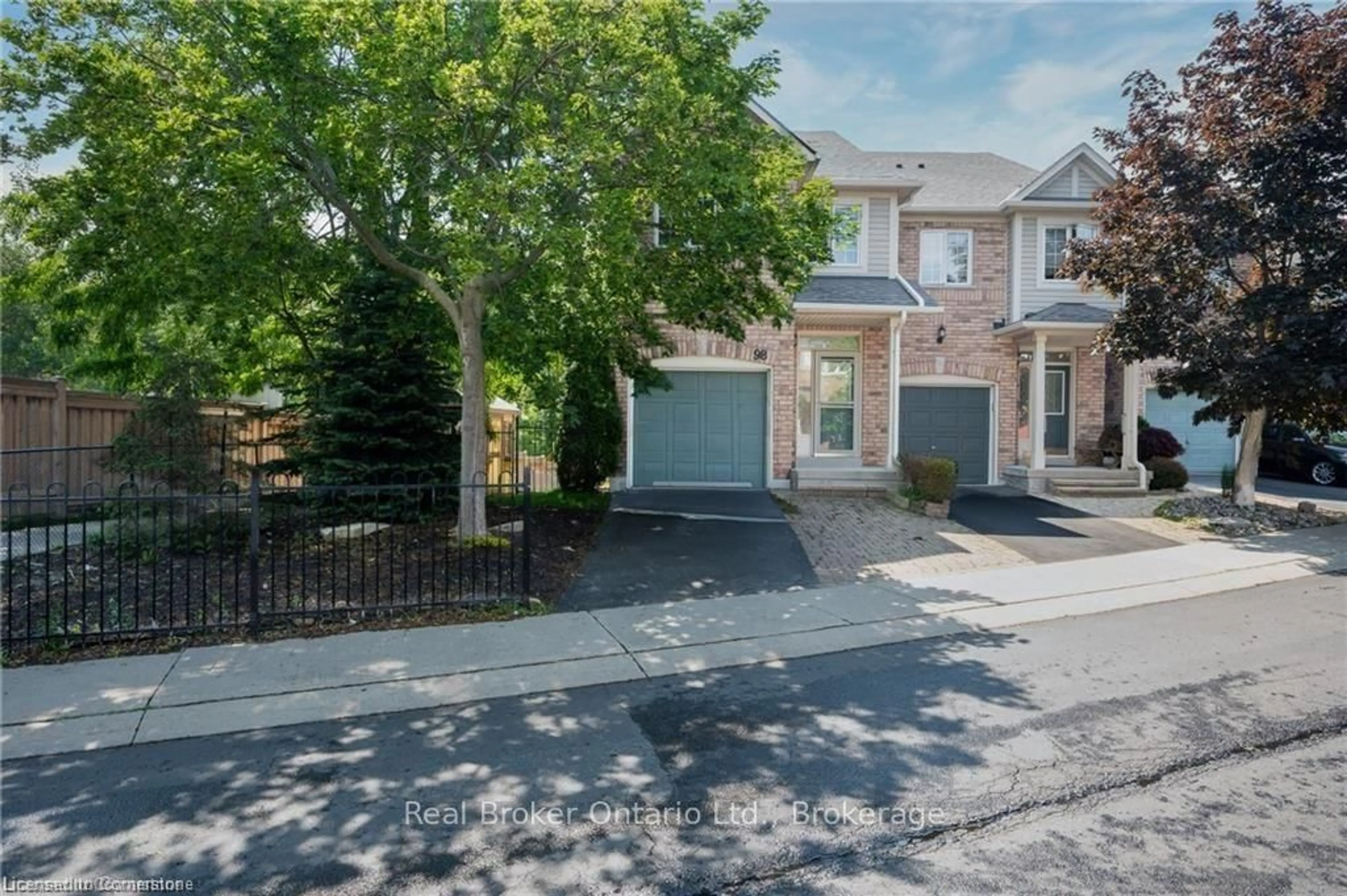 A pic from outside/outdoor area/front of a property/back of a property/a pic from drone, street for 710 Spring Gardens Rd #98, Burlington Ontario L7T 4K7