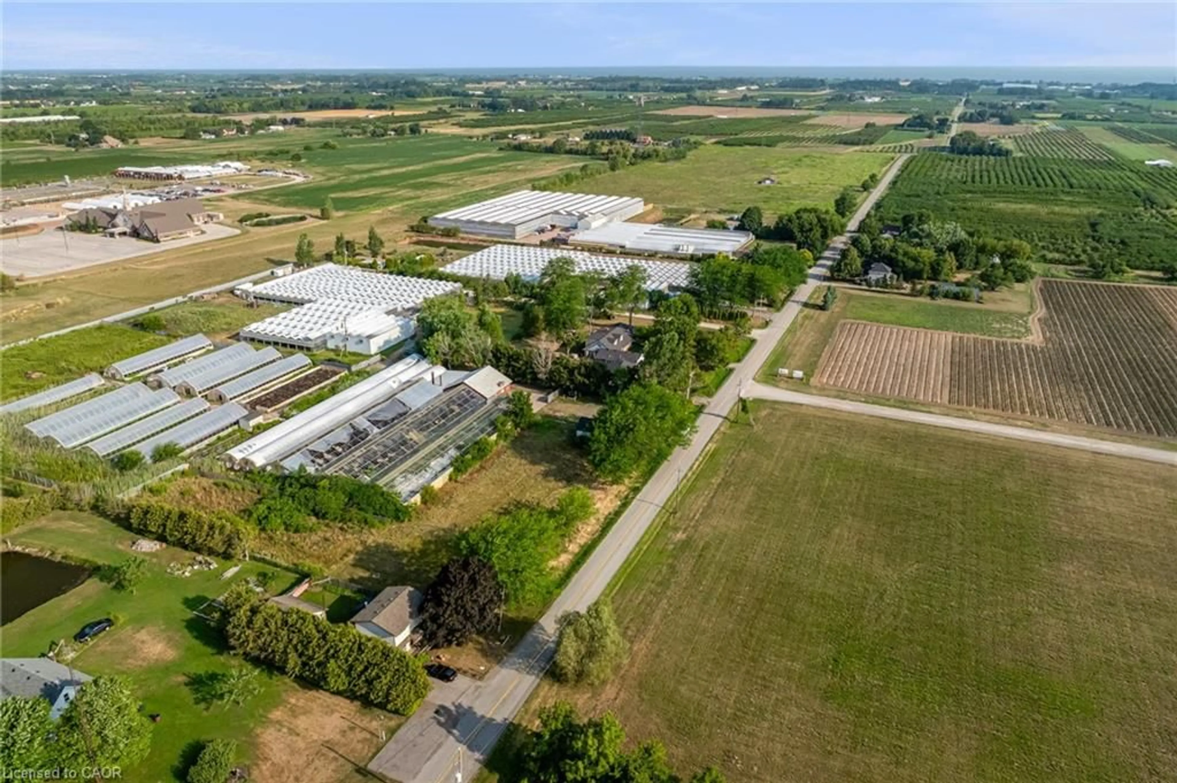 A pic from outside/outdoor area/front of a property/back of a property/a pic from drone, building for 4060 Martin Rd, Vineland Ontario L0R 2E0
