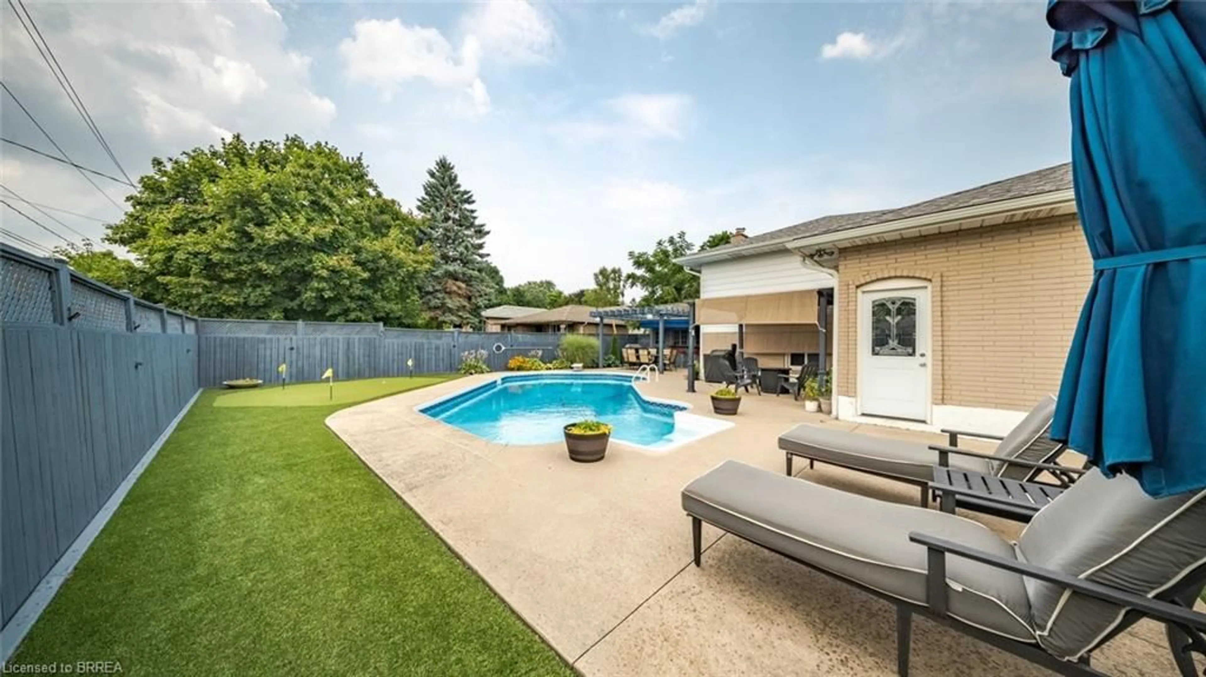 Patio, water/lake/river/ocean view for 32 Daniel Pl, Brantford Ontario N3R 6J7