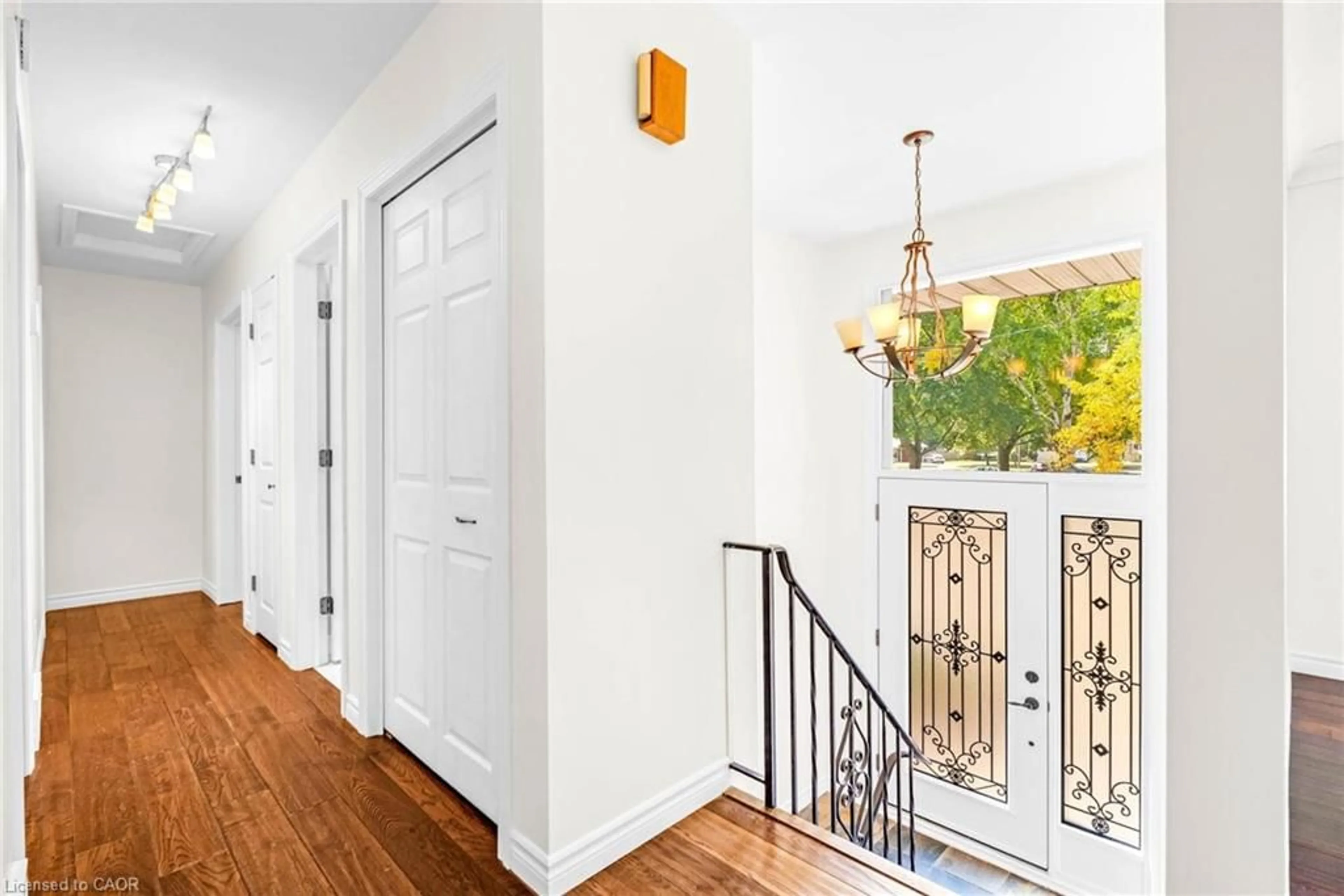 Indoor entryway for 78 Tupper Cres, Kitchener Ontario N2B 2X9