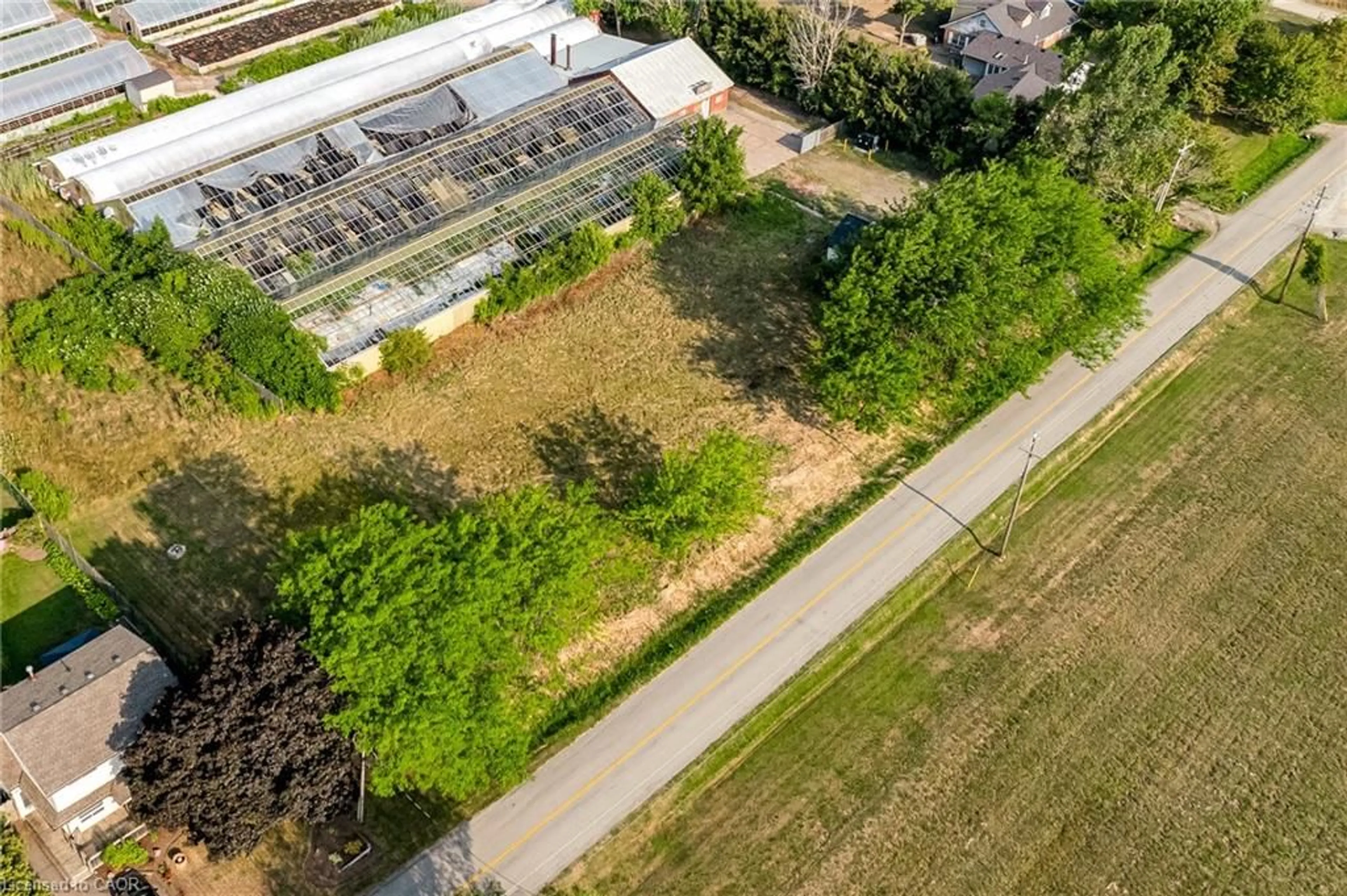 A pic from outside/outdoor area/front of a property/back of a property/a pic from drone, unknown for 4060 Martin Rd, Vineland Ontario L0R 2E0
