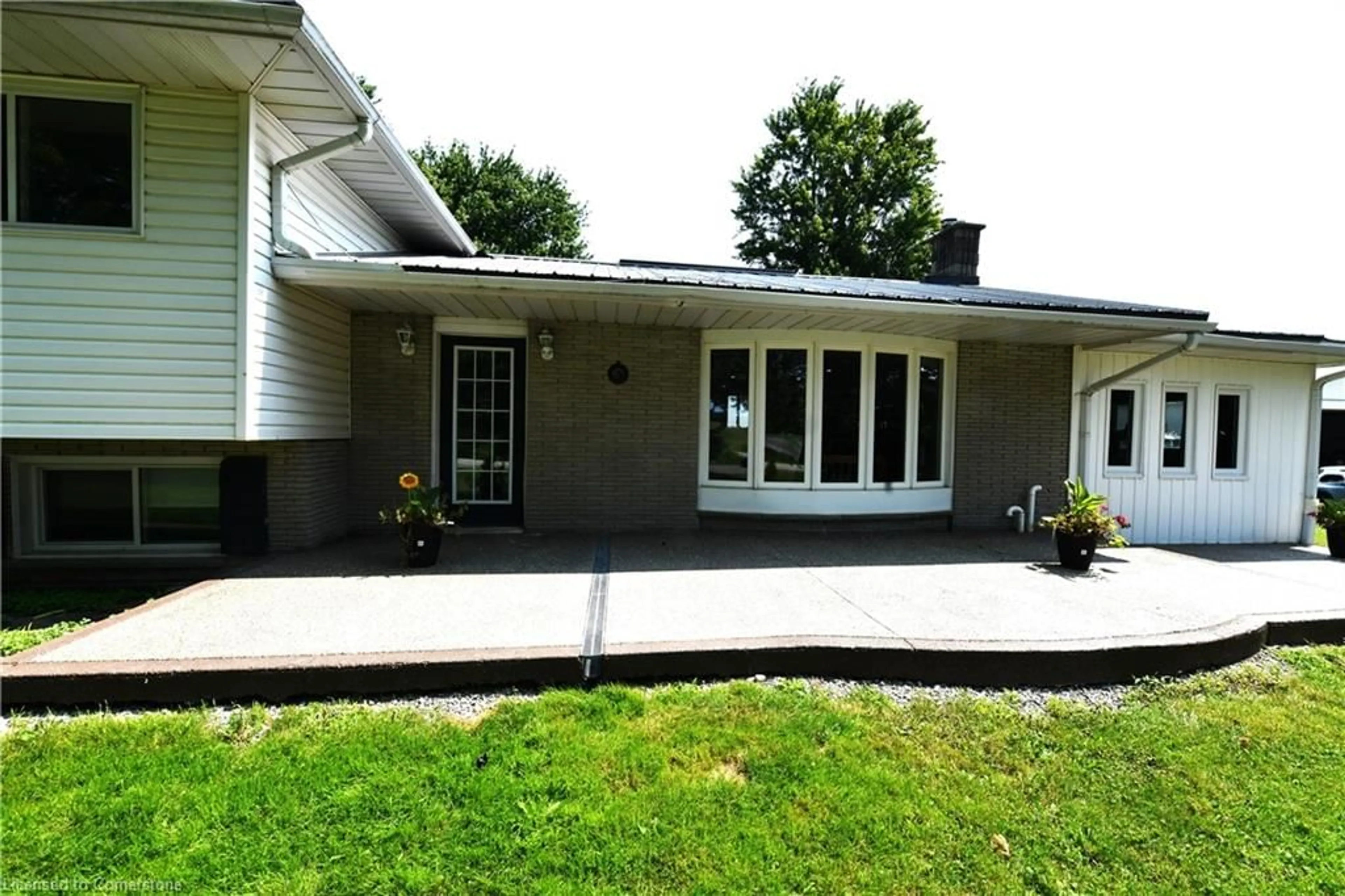 Patio, street for 324 Ayr Rd, Paris Ontario N3L 3E2