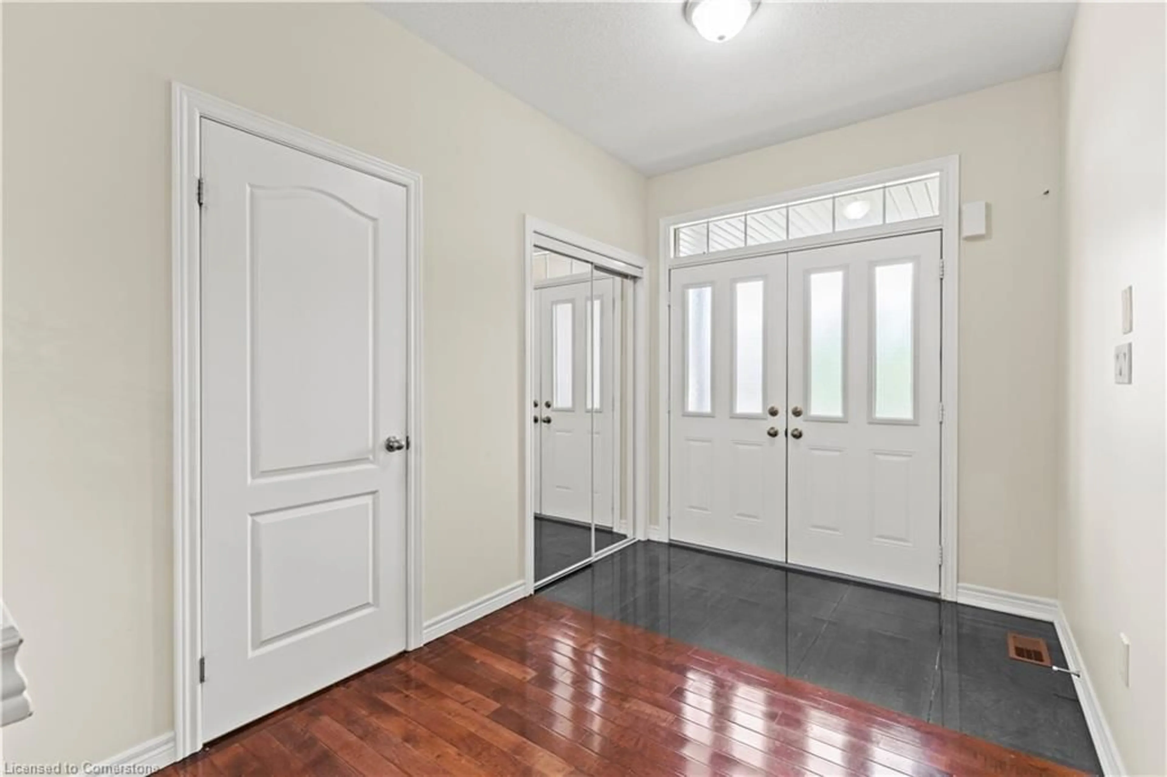 Indoor entryway for 135 Raymond Rd, Ancaster Ontario L9K 0G9