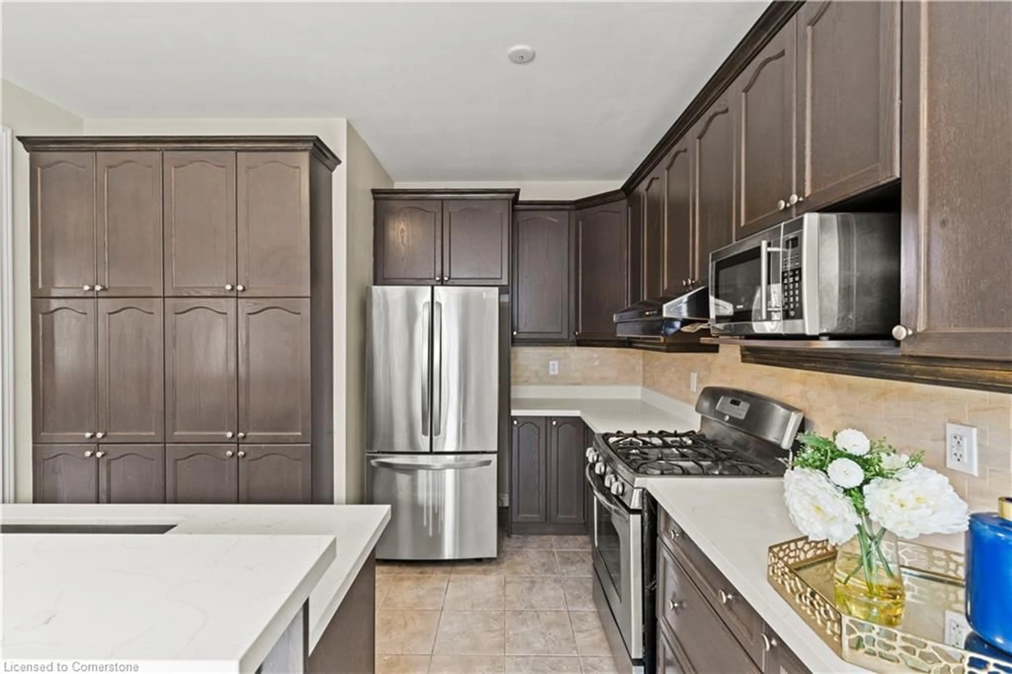 Open concept kitchen, ceramic/tile floor for 135 Raymond Rd, Ancaster Ontario L9K 0G9