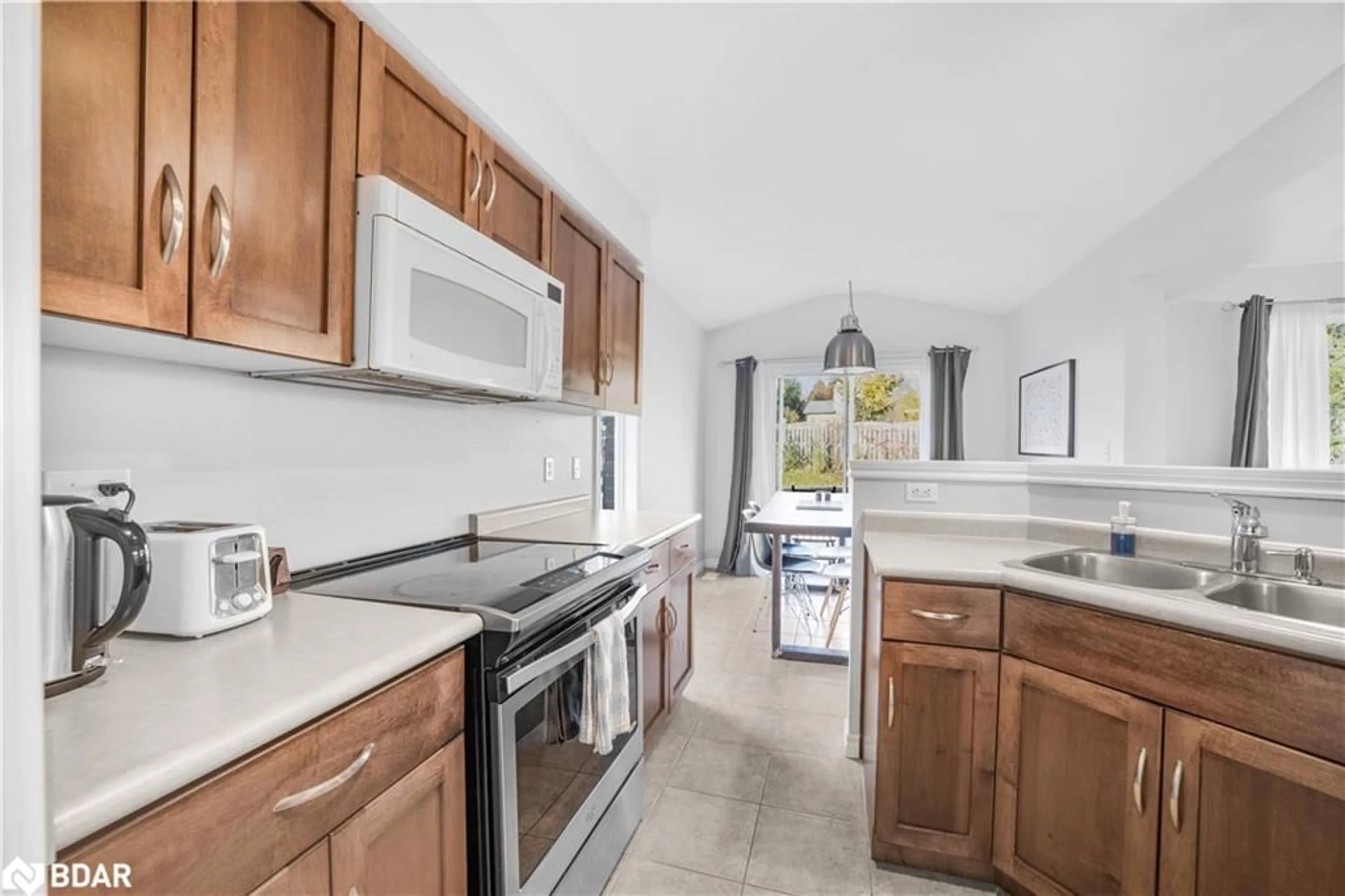 Standard kitchen, ceramic/tile floor for 27 Truesdale Cres, Guelph Ontario N1G 5H4
