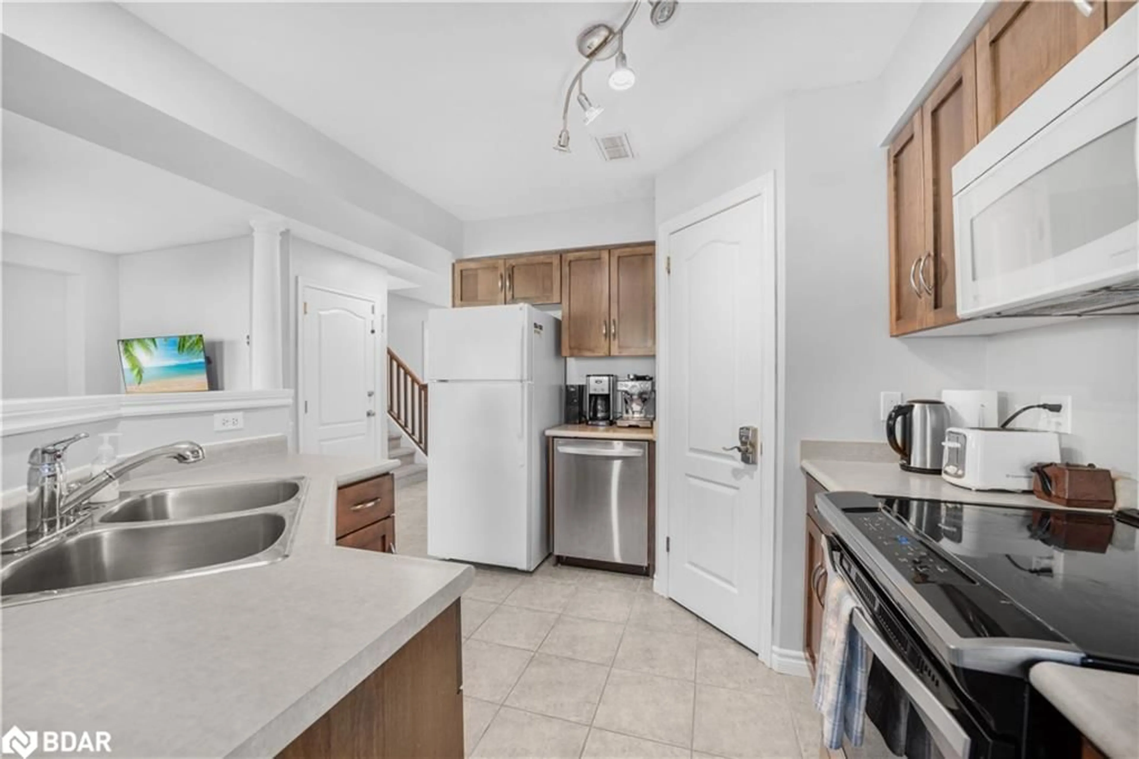Standard kitchen, unknown for 27 Truesdale Cres, Guelph Ontario N1G 5H4