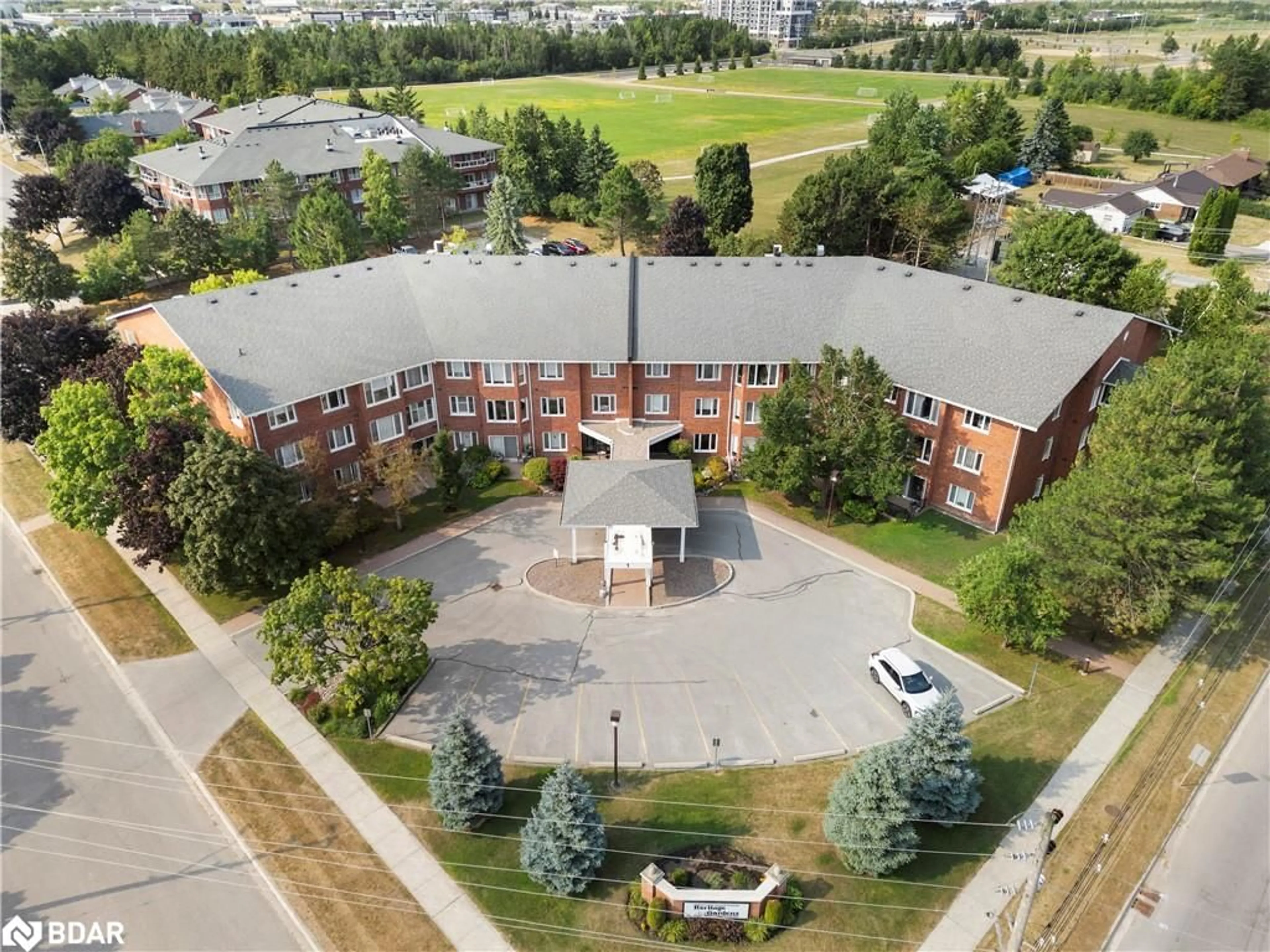 A pic from outside/outdoor area/front of a property/back of a property/a pic from drone, unknown for 1 Heritage Way #109, Lindsay Ontario K9V 5P9