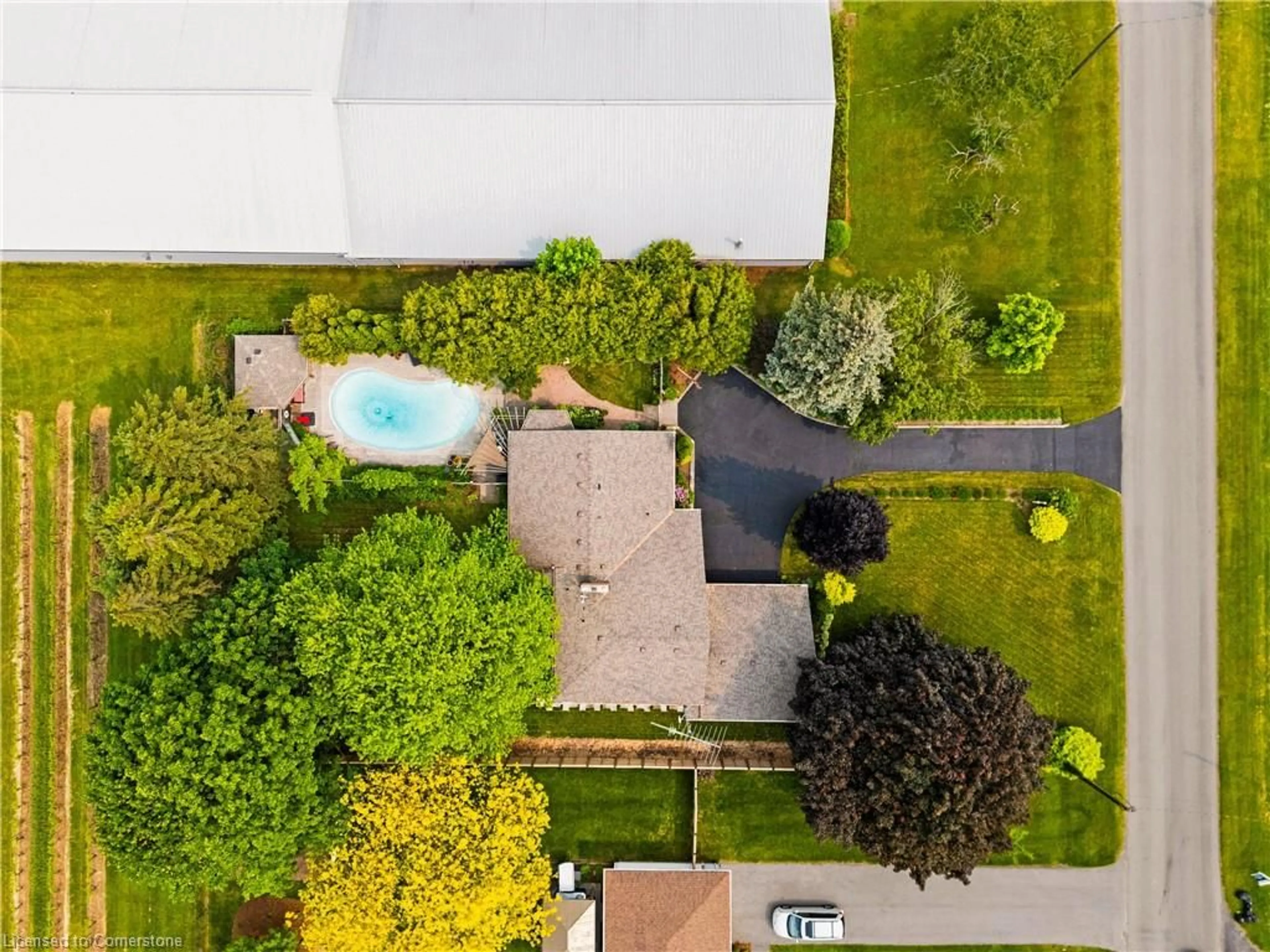 A pic from outside/outdoor area/front of a property/back of a property/a pic from drone, street for 1898 Concession 4 Road, Niagara-on-the-Lake Ontario L0S 1J0
