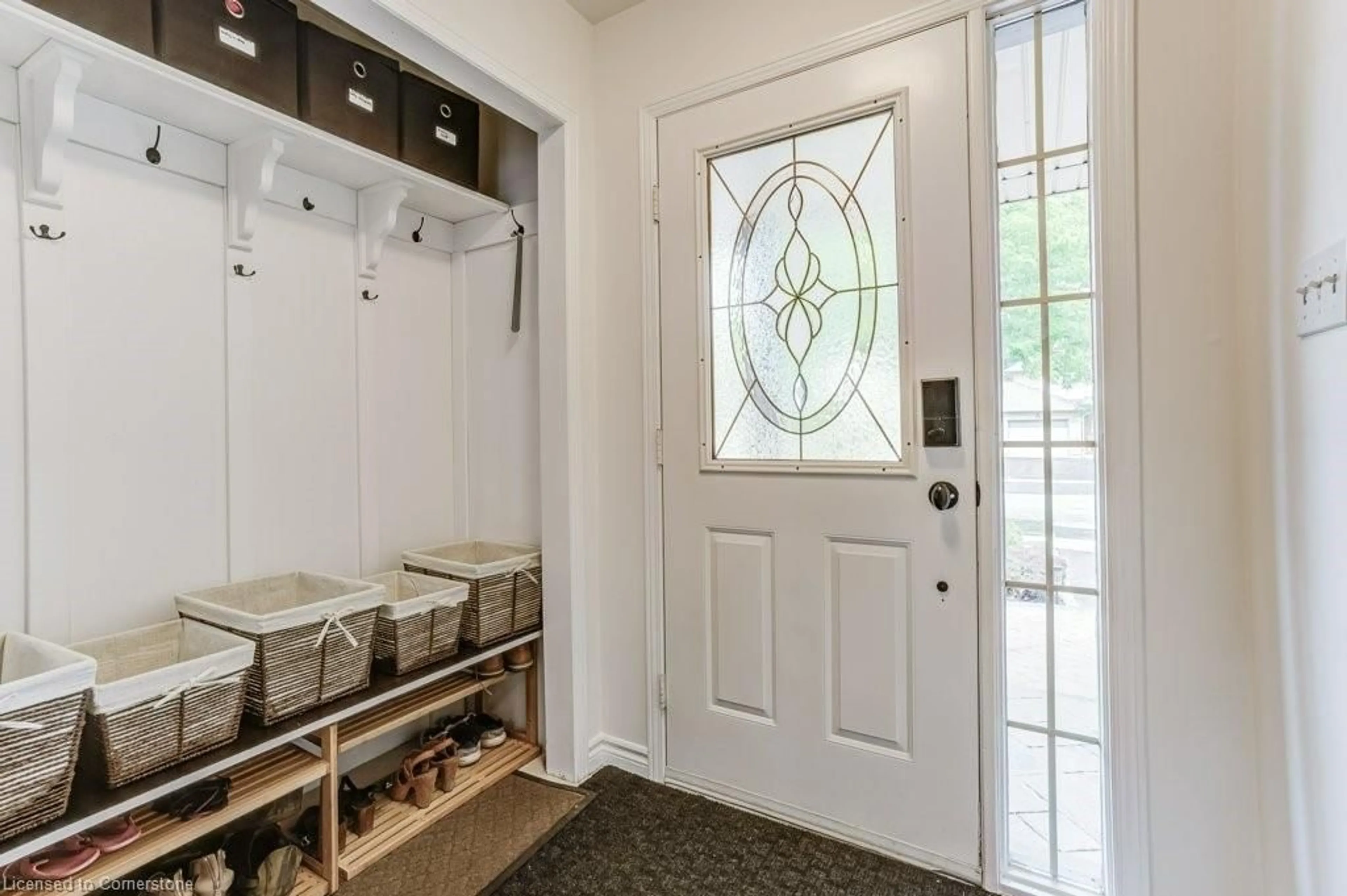 Indoor entryway for 4102 Foxwood Dr, Burlington Ontario L7M 4L3