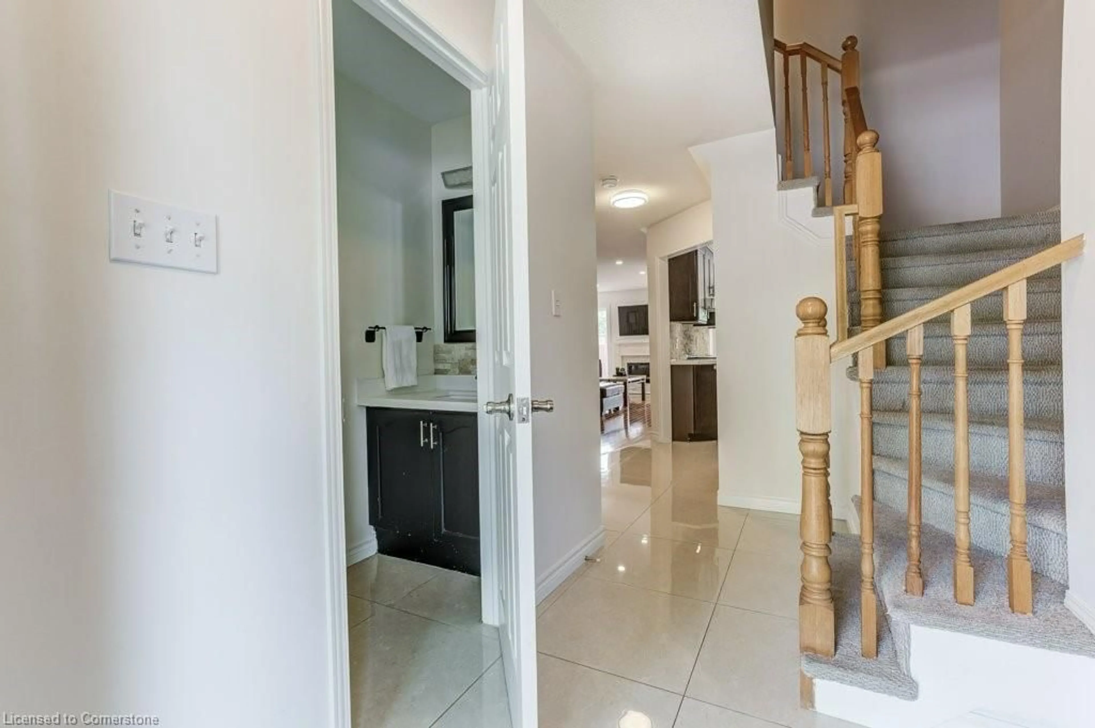 Indoor foyer for 4102 Foxwood Dr, Burlington Ontario L7M 4L3