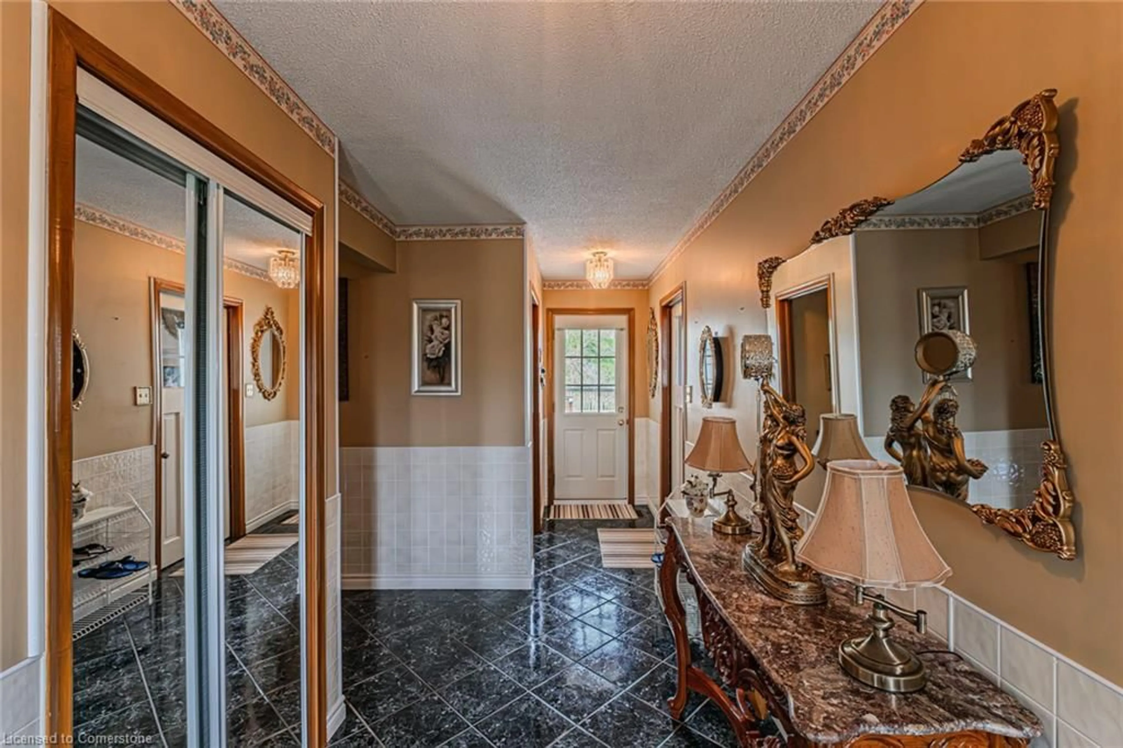Indoor foyer for 1345 Highway 3, Middleton Ontario N0E 1H0