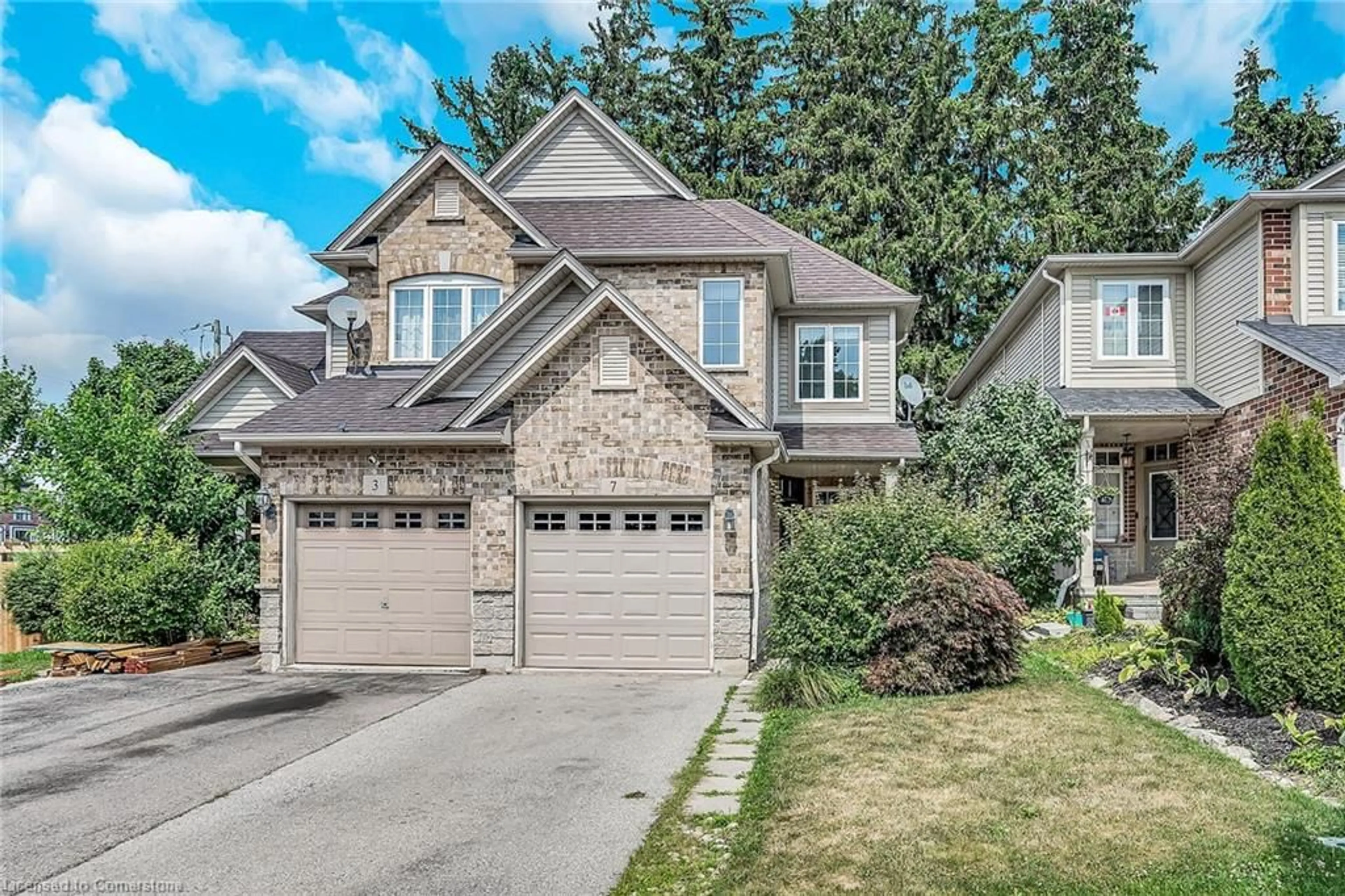 Home with brick exterior material, street for 7 Goldenview Crt, Waterdown Ontario L8B 0L2