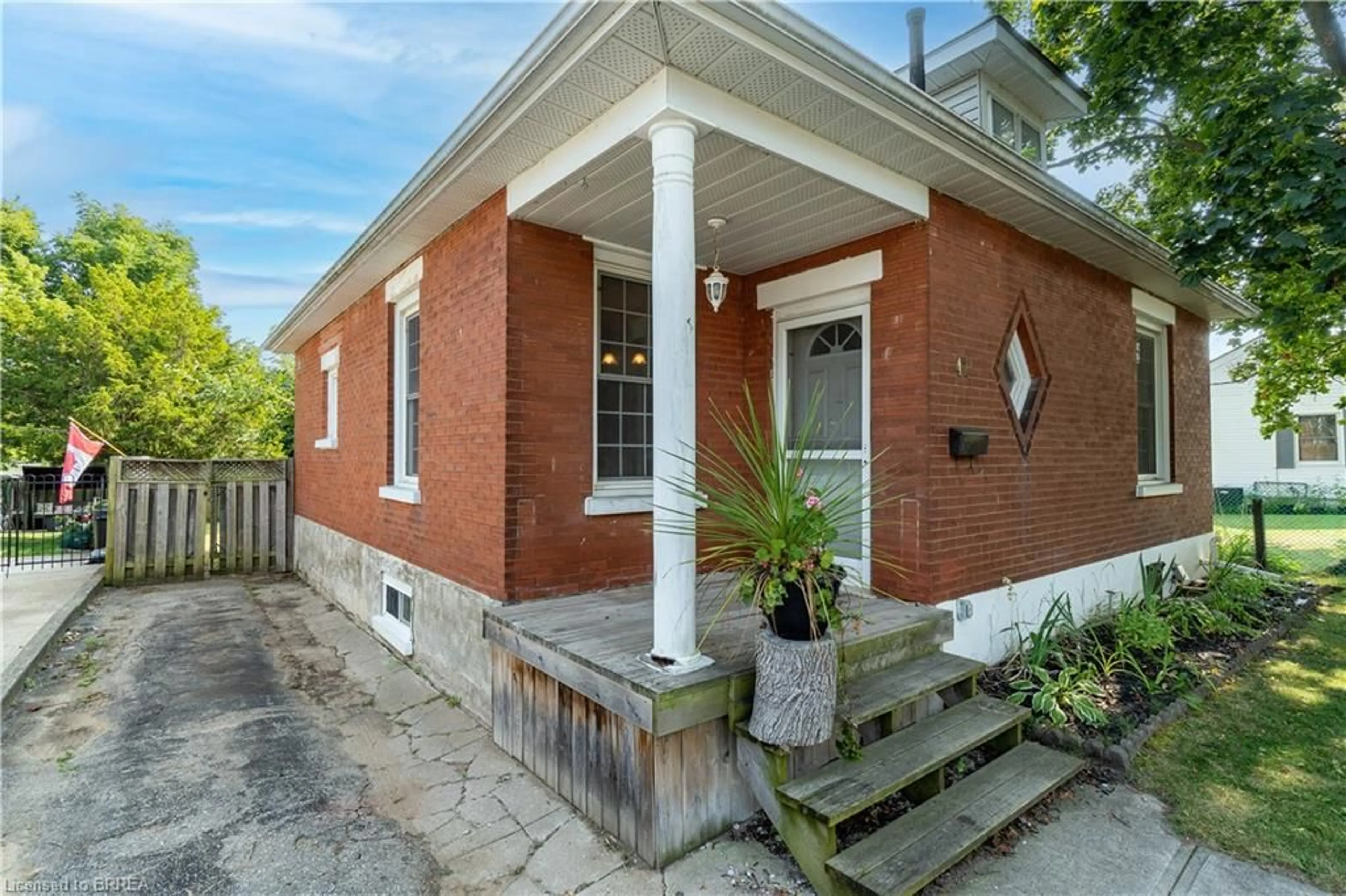 Home with brick exterior material, street for 41 Stanley St, Cambridge Ontario N1S 2A5