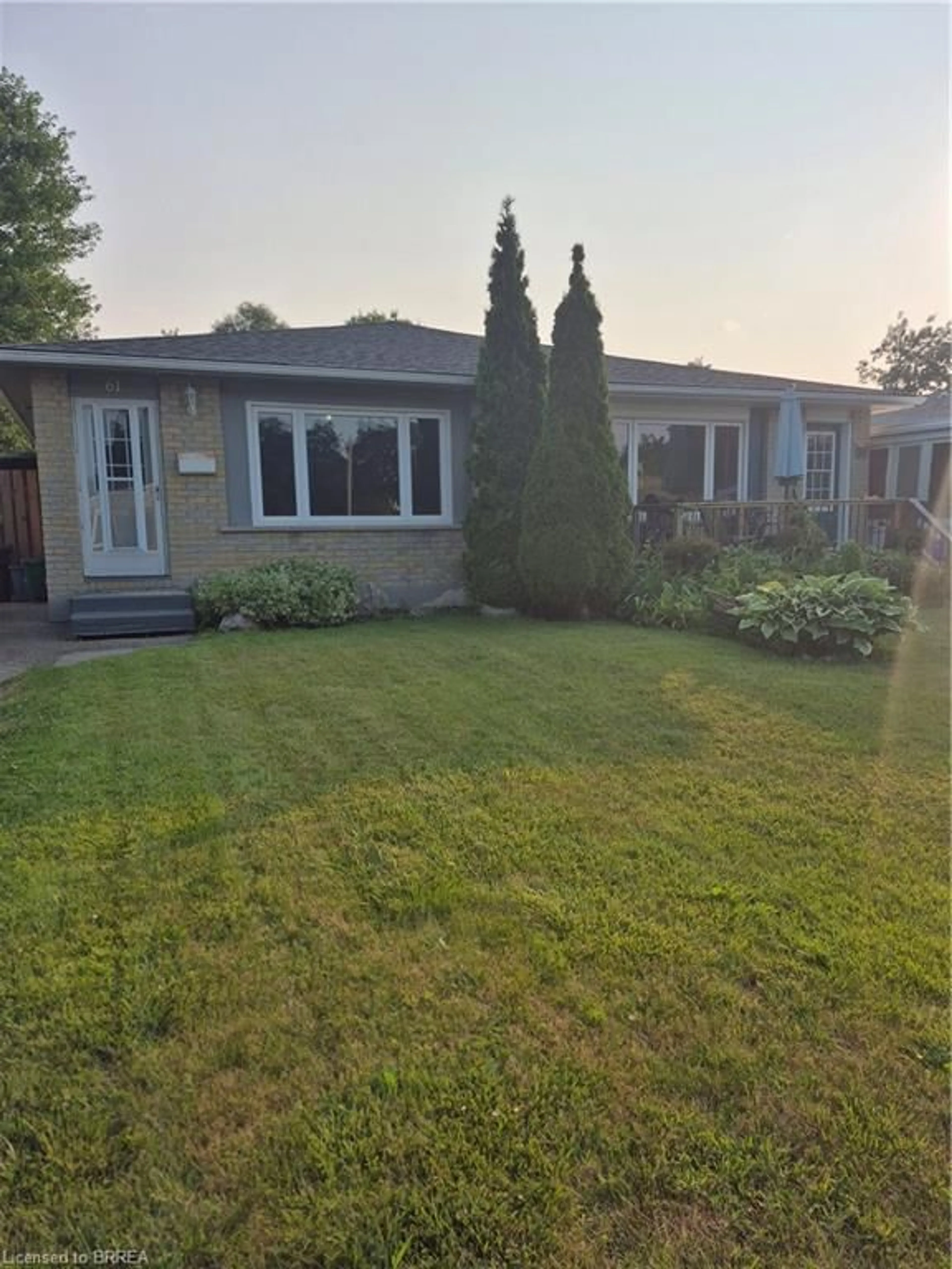A pic from outside/outdoor area/front of a property/back of a property/a pic from drone, street for 61 Woodlawn Ave, Brantford Ontario N3V 1A6