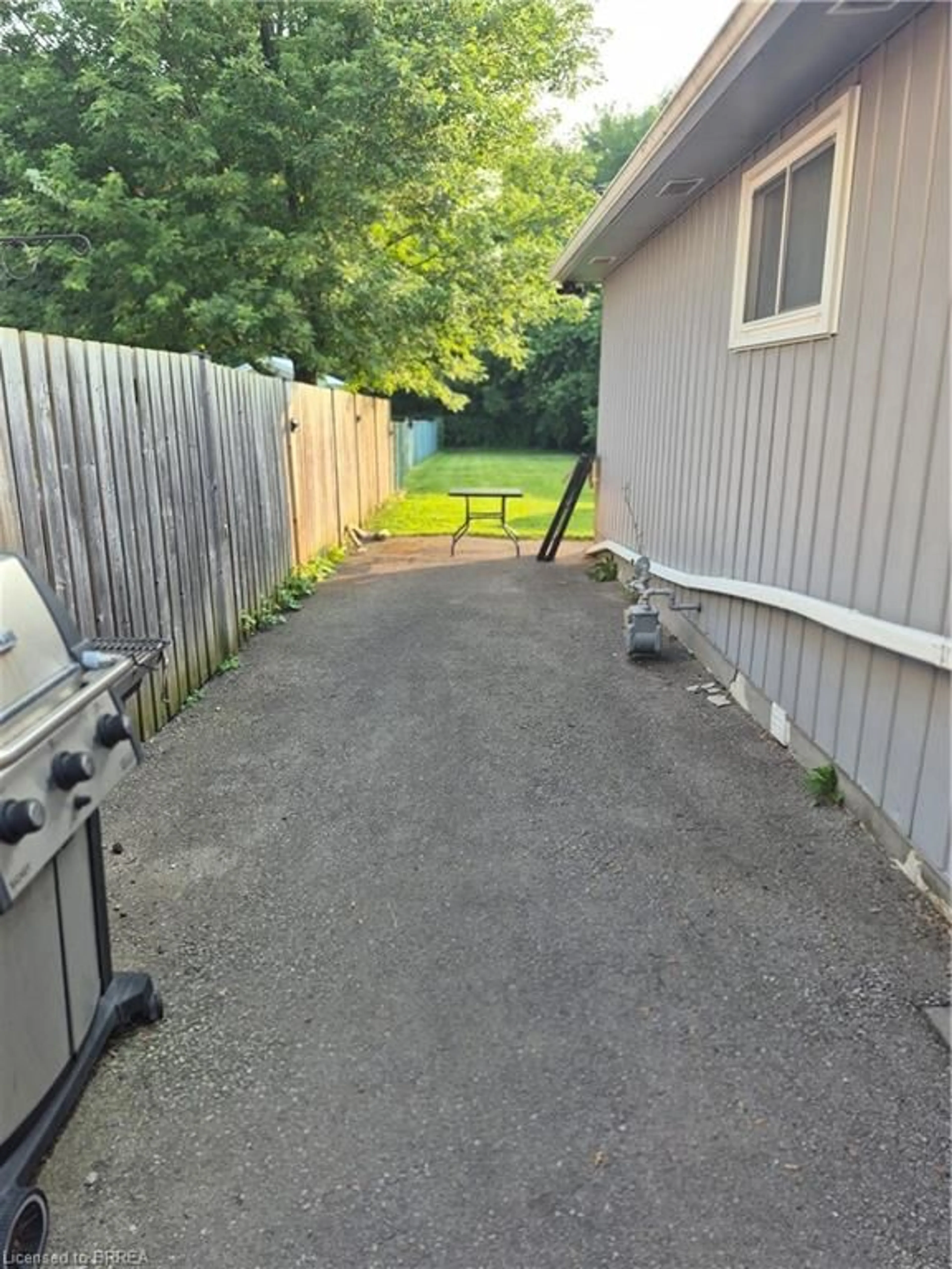 Unknown for 61 Woodlawn Ave, Brantford Ontario N3V 1A6