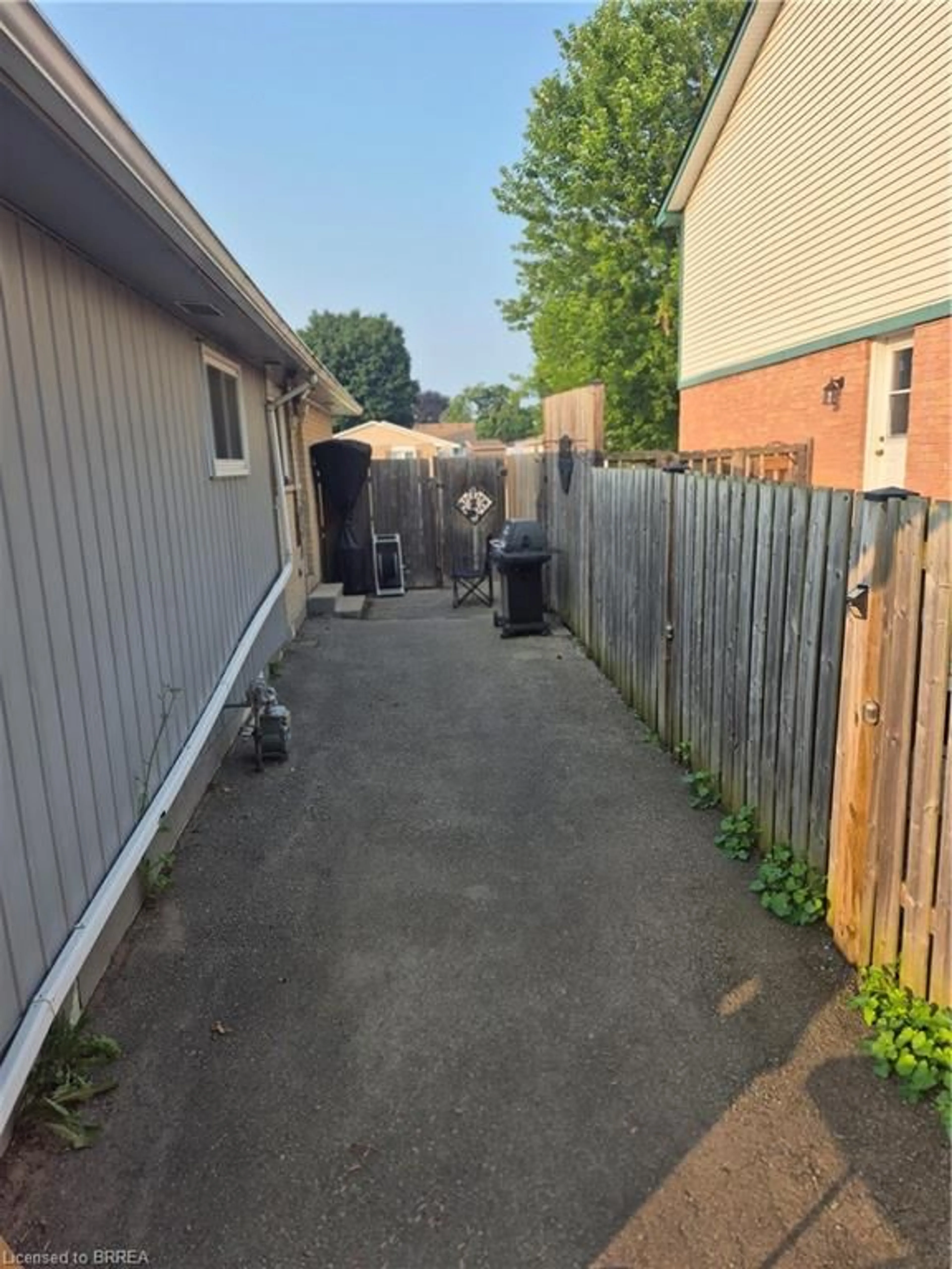 Unknown for 61 Woodlawn Ave, Brantford Ontario N3V 1A6