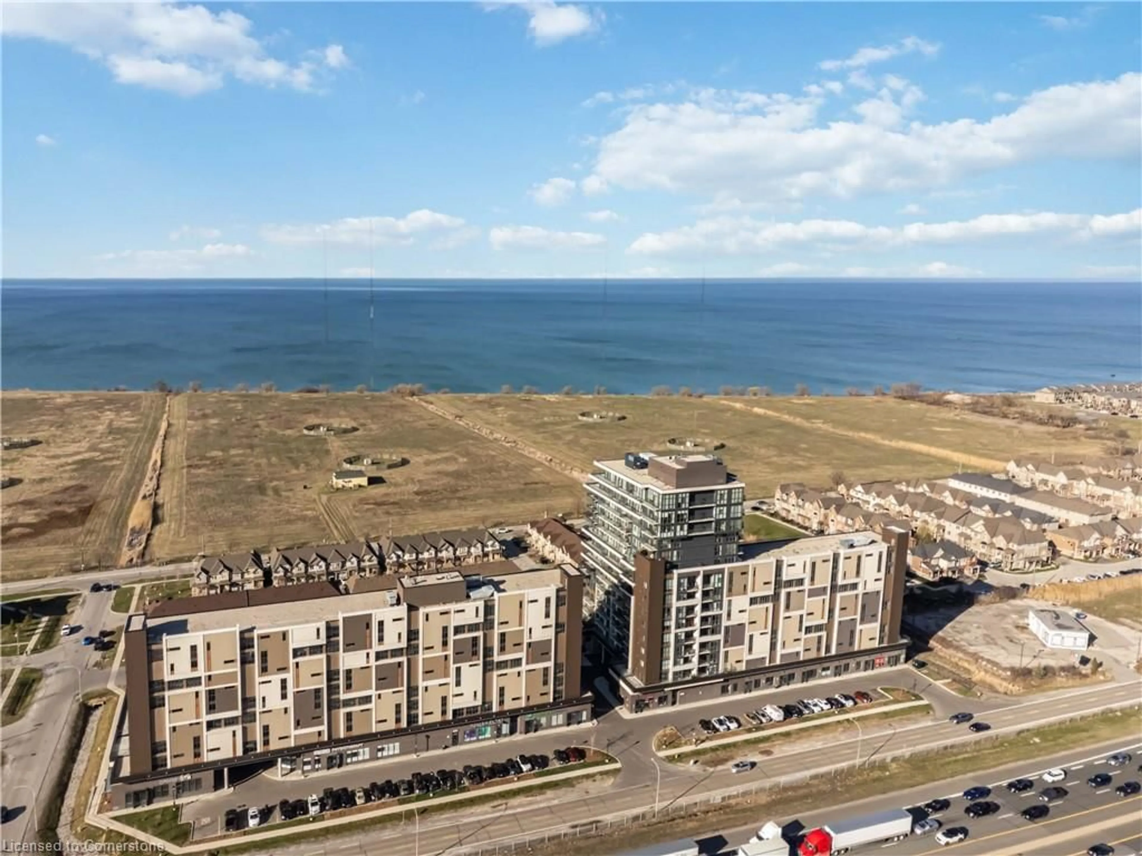 A pic from outside/outdoor area/front of a property/back of a property/a pic from drone, building for 550 North Service Rd #807, Grimsby Ontario L3M 0H9