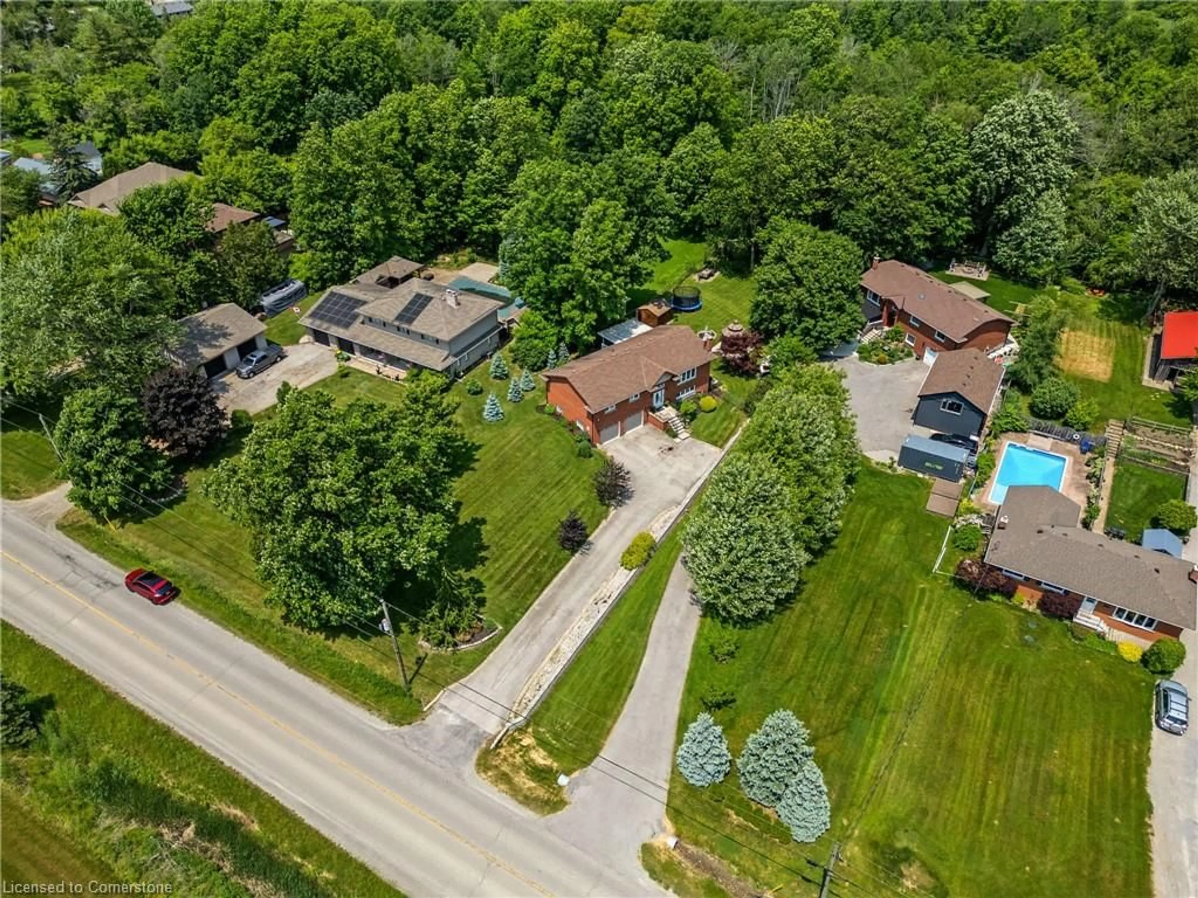 A pic from outside/outdoor area/front of a property/back of a property/a pic from drone, street for 5126 Chippewa Rd, Glanbrook Ontario L0R 1W0