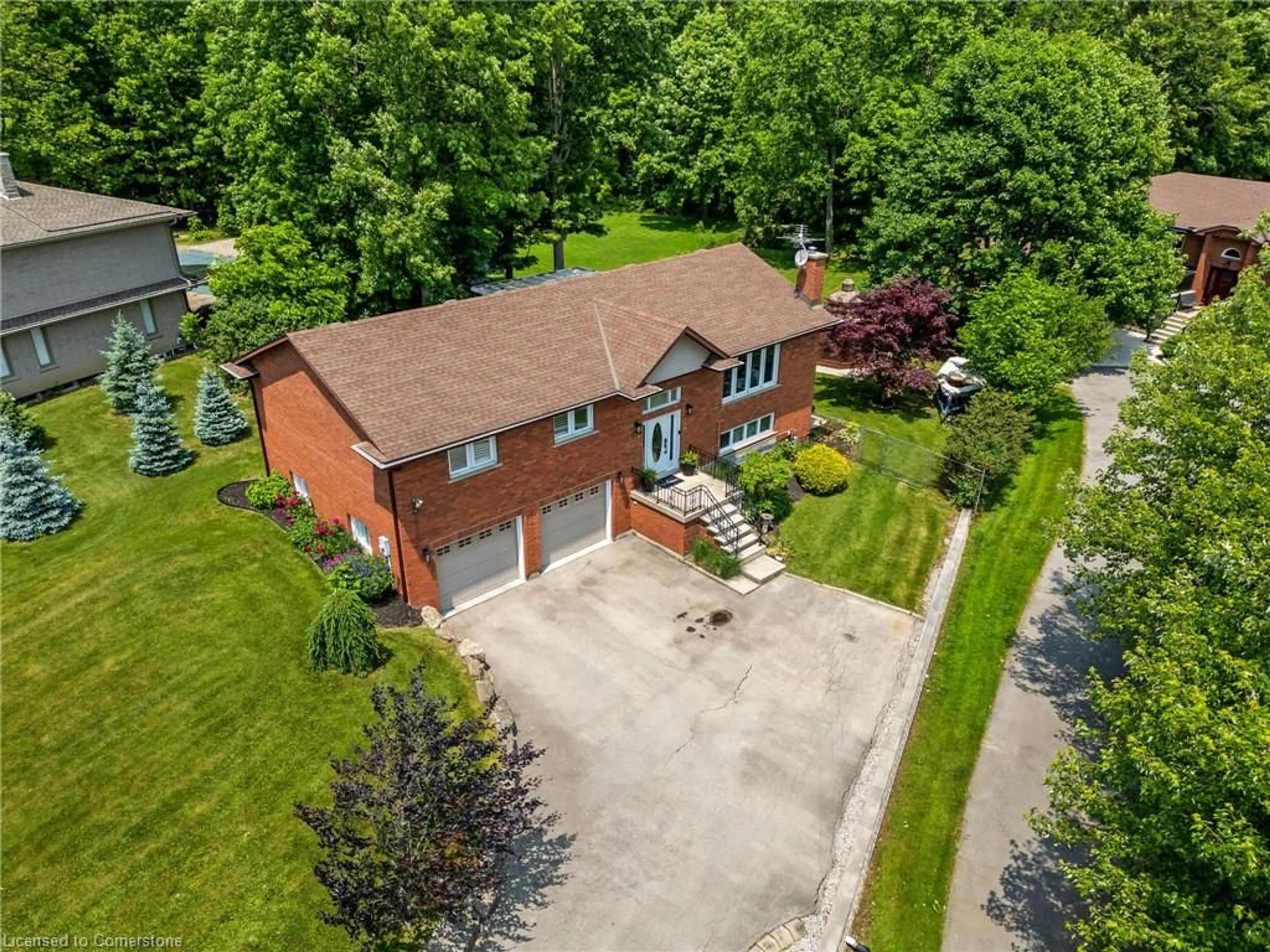 A pic from outside/outdoor area/front of a property/back of a property/a pic from drone, street for 5126 Chippewa Rd, Glanbrook Ontario L0R 1W0