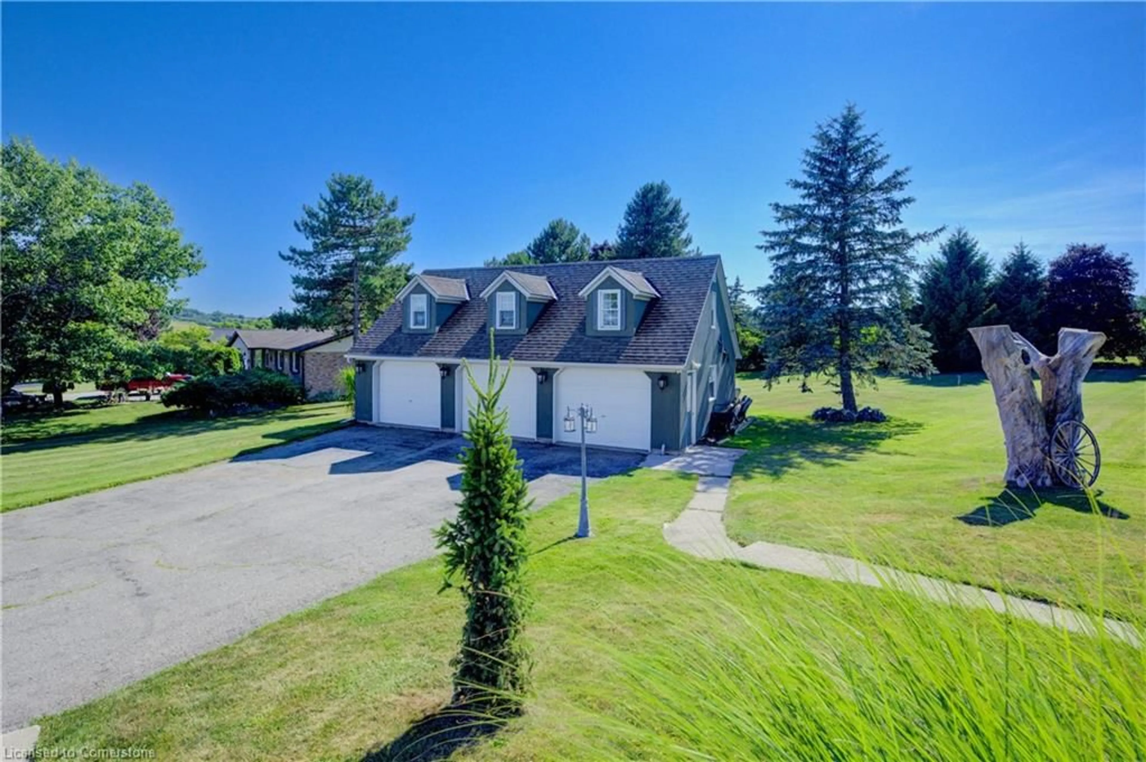 A pic from outside/outdoor area/front of a property/back of a property/a pic from drone, unknown for 4670 Perth Rd 107 Rd, Perth East Ontario N5A 6S2