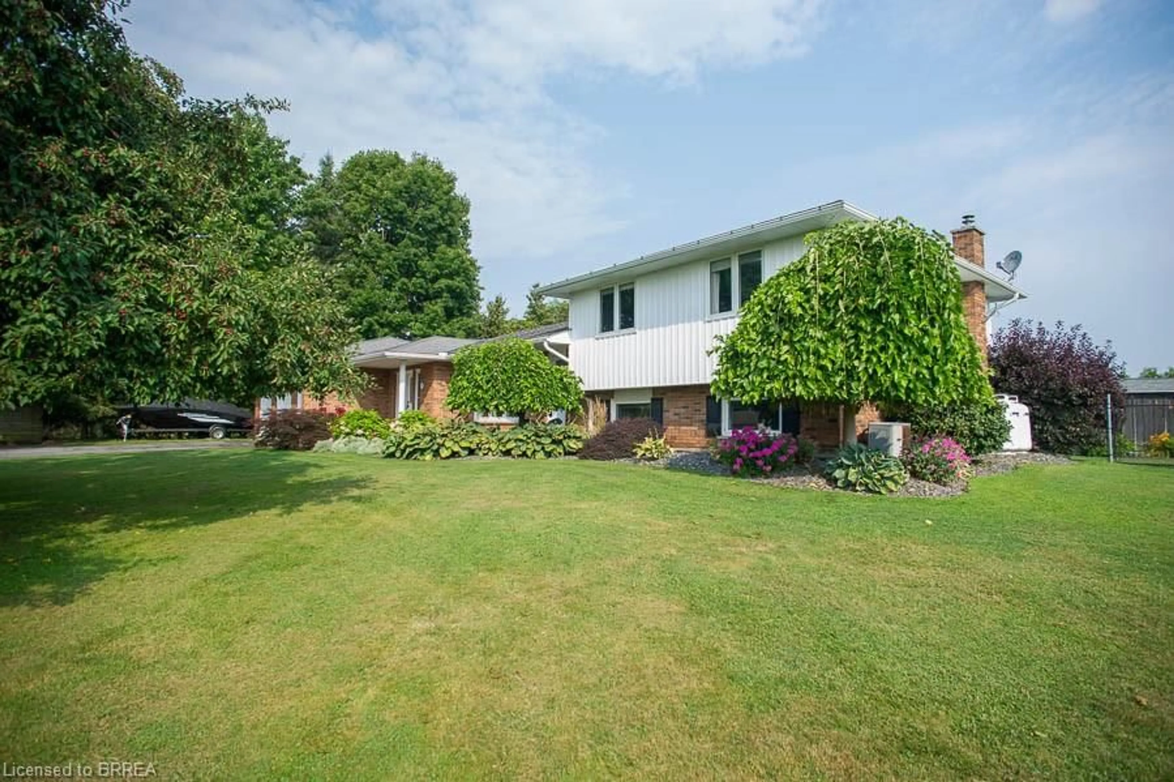 A pic from outside/outdoor area/front of a property/back of a property/a pic from drone, street for 1449 Windham Road 12, Simcoe Ontario N3Y 4K3