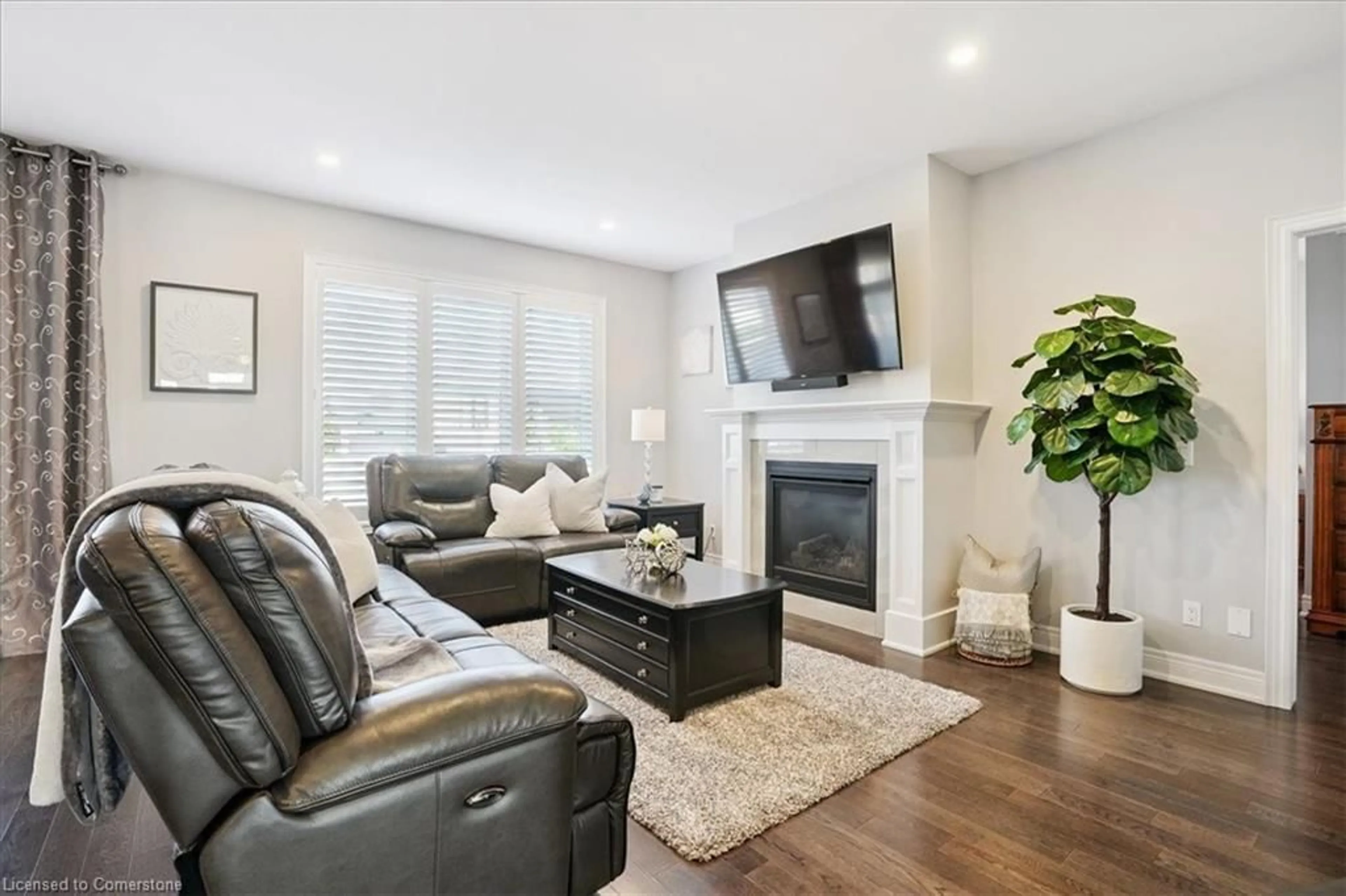 Living room with furniture, unknown for 4188 Village Creek Dr, Stevensville Ontario L0S 1S0