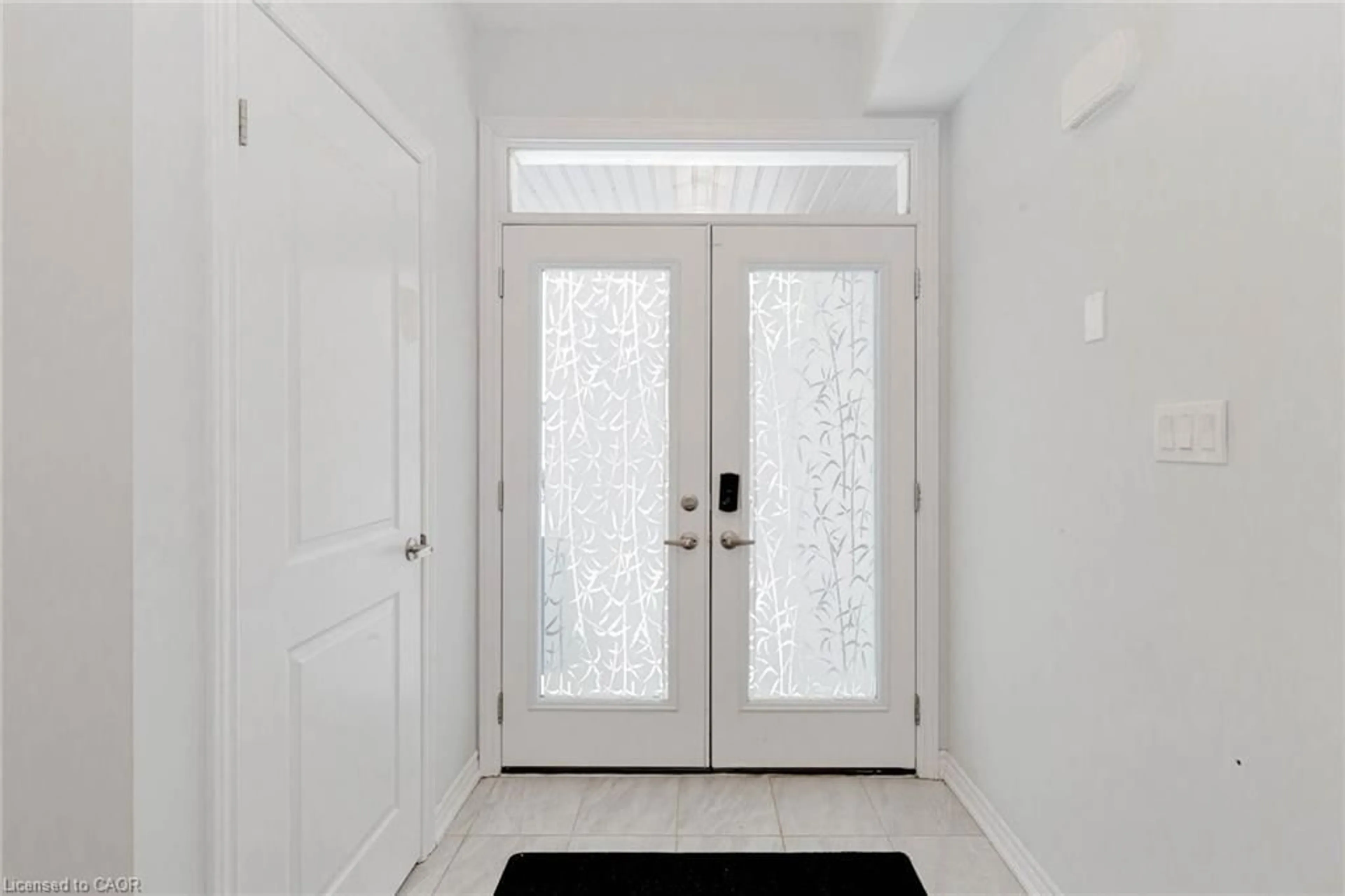 Indoor entryway for 87 Renfrew Trail, Welland Ontario L3C 0K2