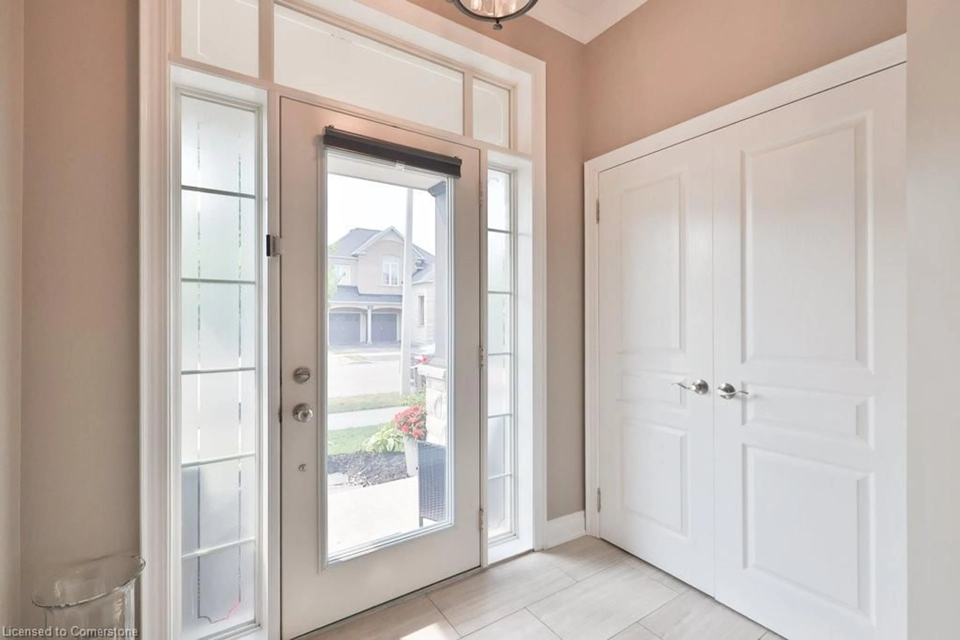 Indoor entryway for 4272 Vivaldi Rd, Burlington Ontario L7M 0N5