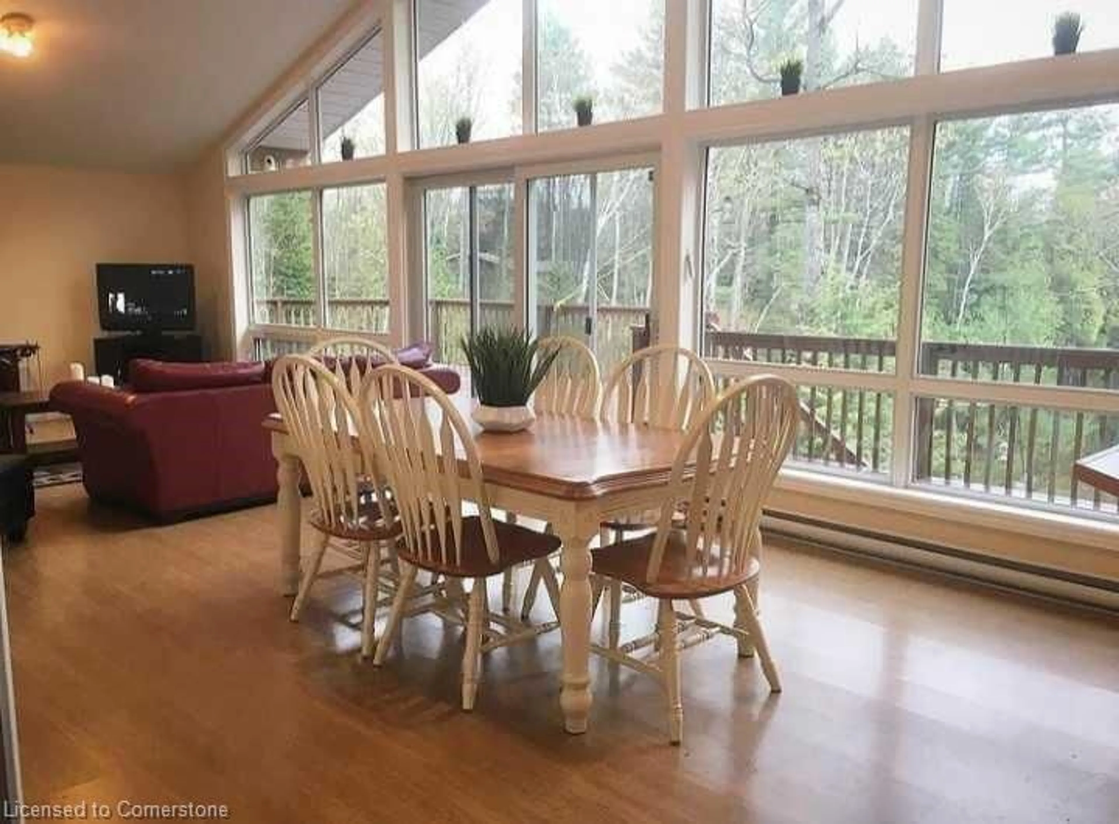 Dining room, wood/laminate floor for 204 Jennison Rd, Gilmour Ontario K0L 1W0