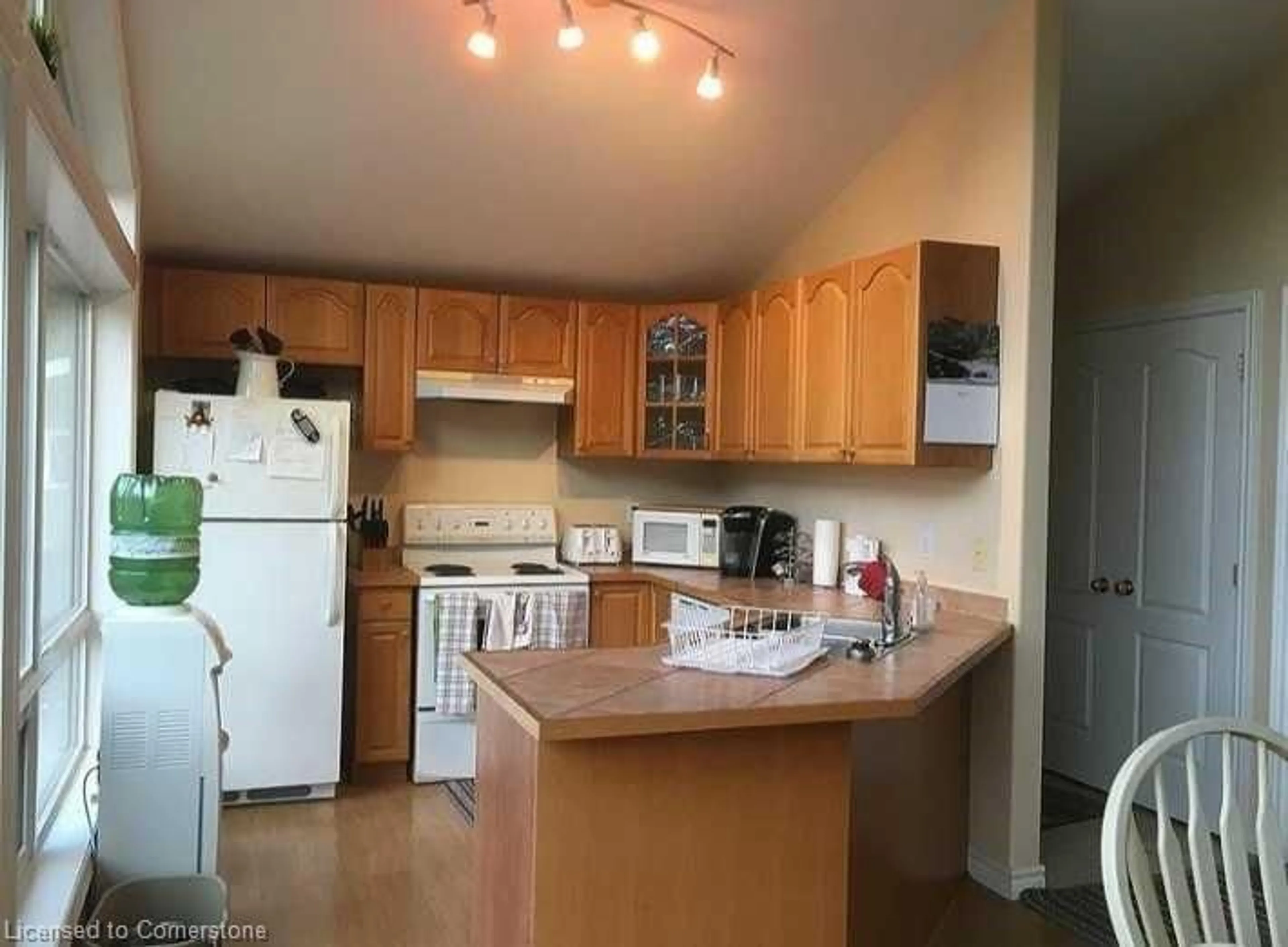 Standard kitchen, wood/laminate floor for 204 Jennison Rd, Gilmour Ontario K0L 1W0