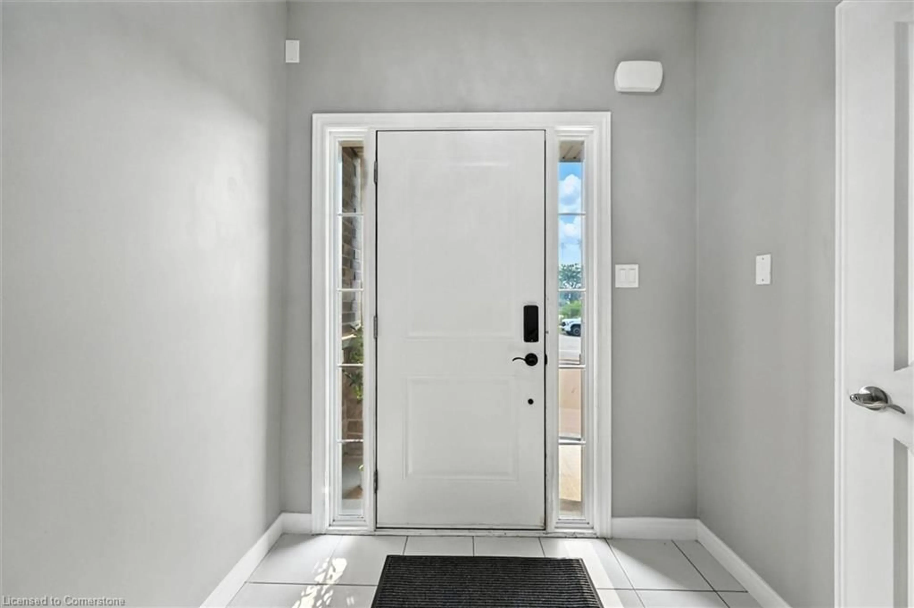 Indoor entryway for 17 Dennis Dr Dr, Smithville Ontario L0R 2A0