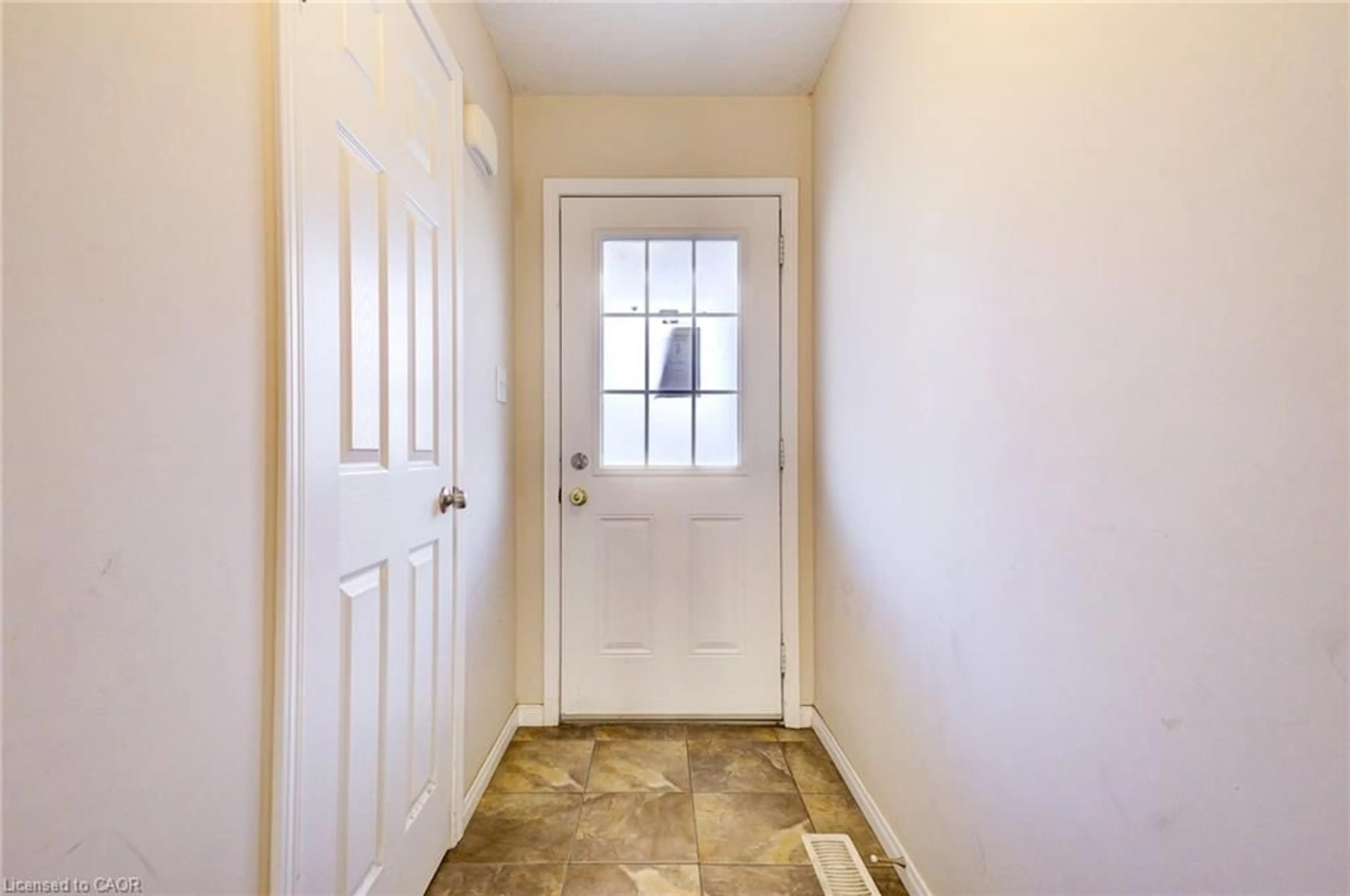 Indoor entryway for 29 Grand Flats Trail, Kitchener Ontario N2A 0H7
