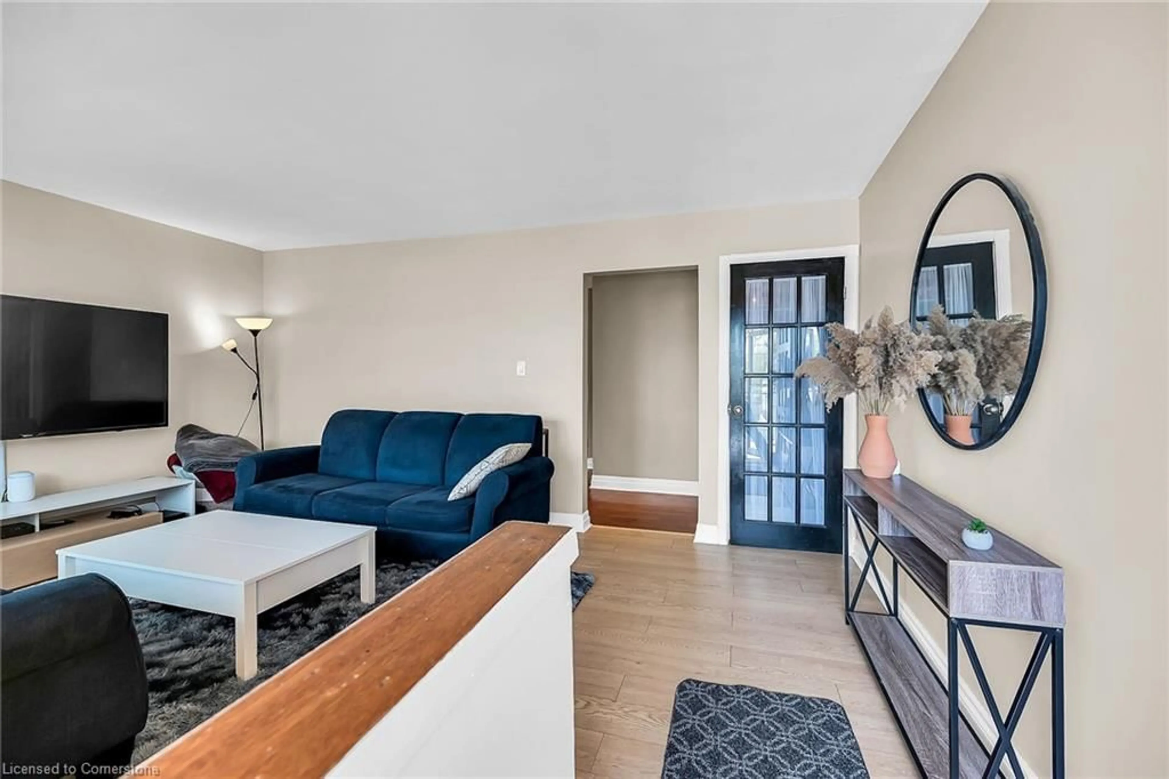 Living room with furniture, unknown for 162 East 23rd St, Hamilton Ontario L8V 2X1