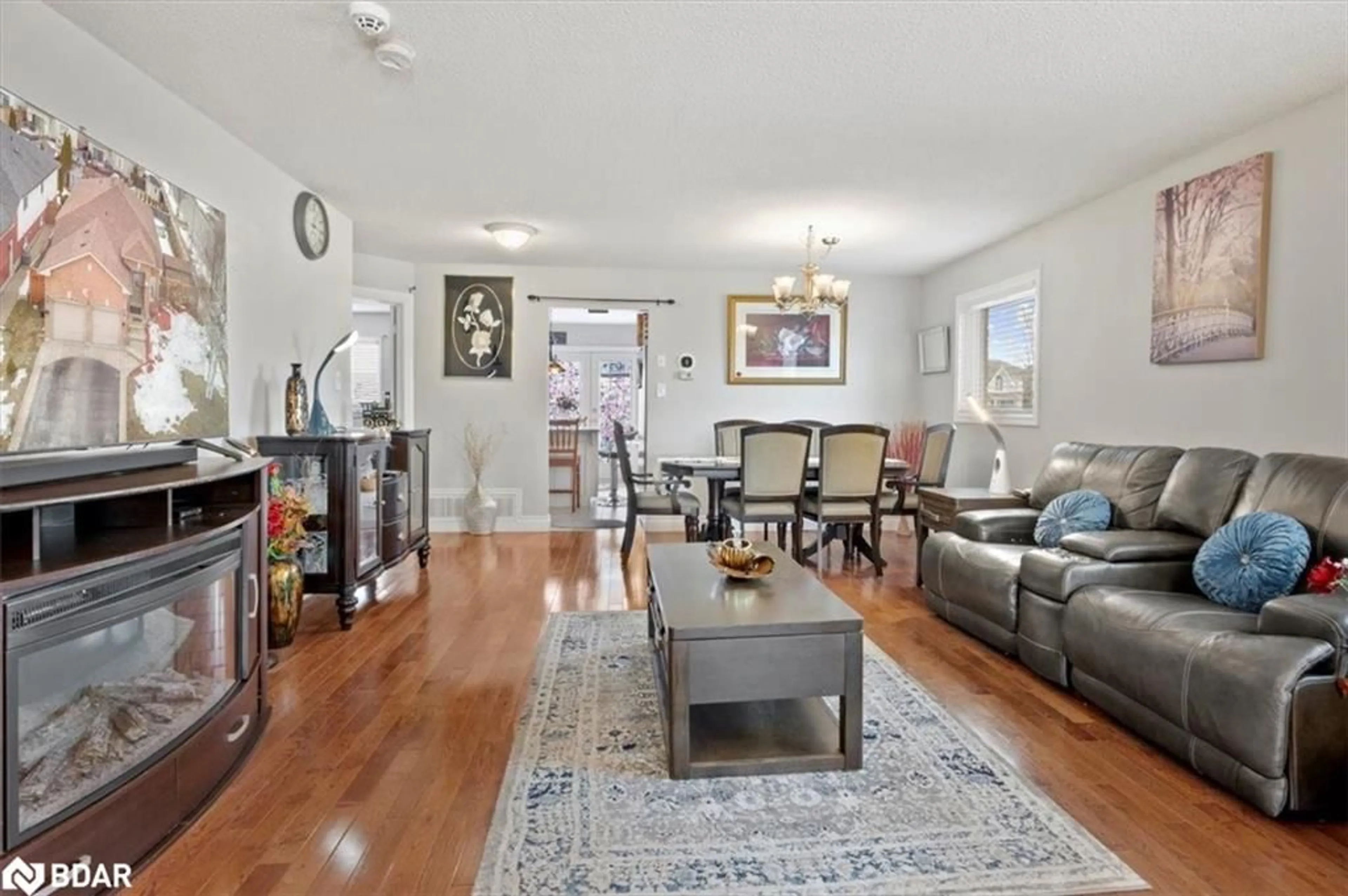 Living room with furniture, unknown for 16 Goodwin Ave, Bowmanville Ontario L1C 4Z4