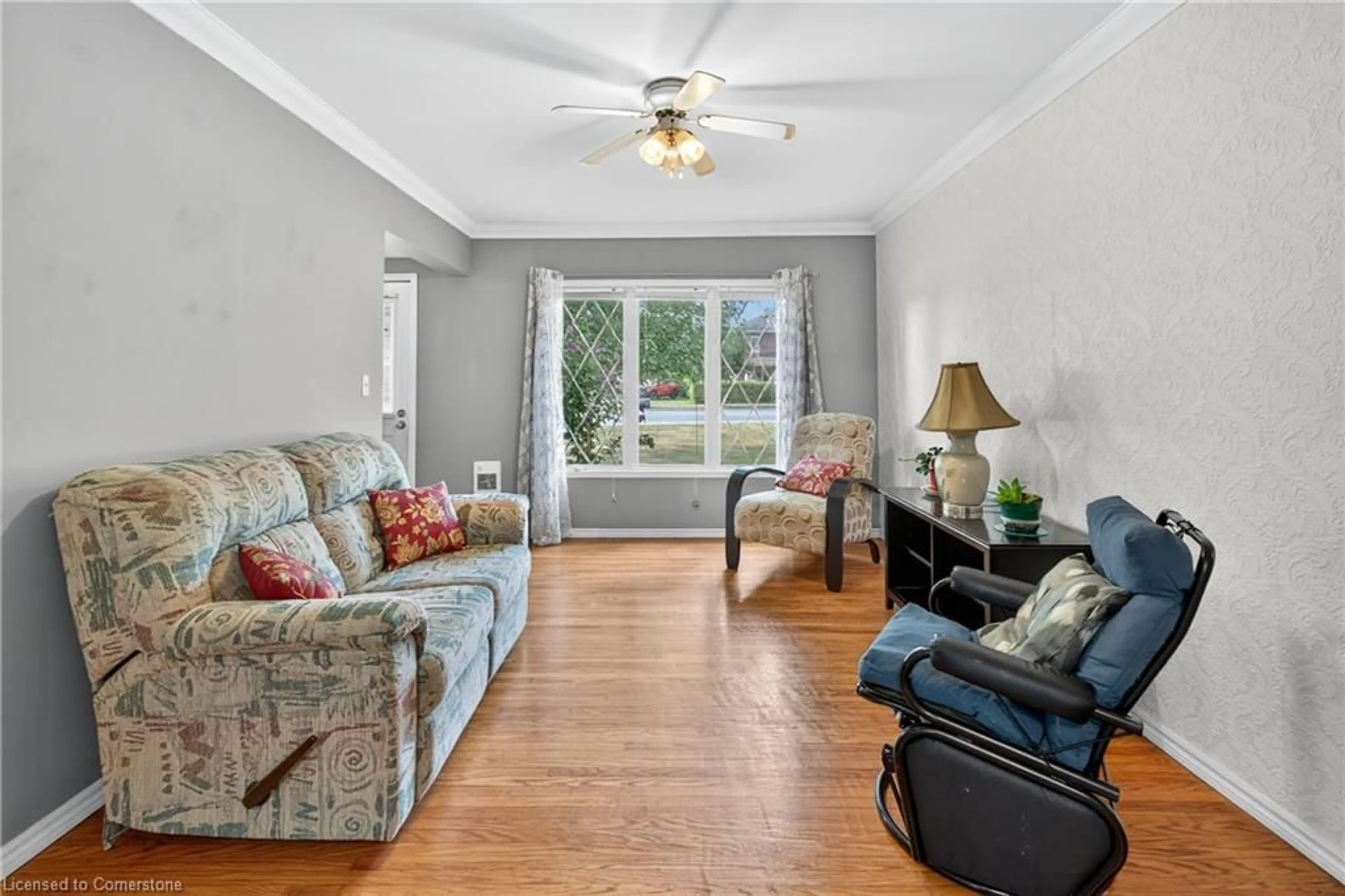 Living room with furniture, unknown for 190 Thorold Rd, Welland Ontario L3C 3V7