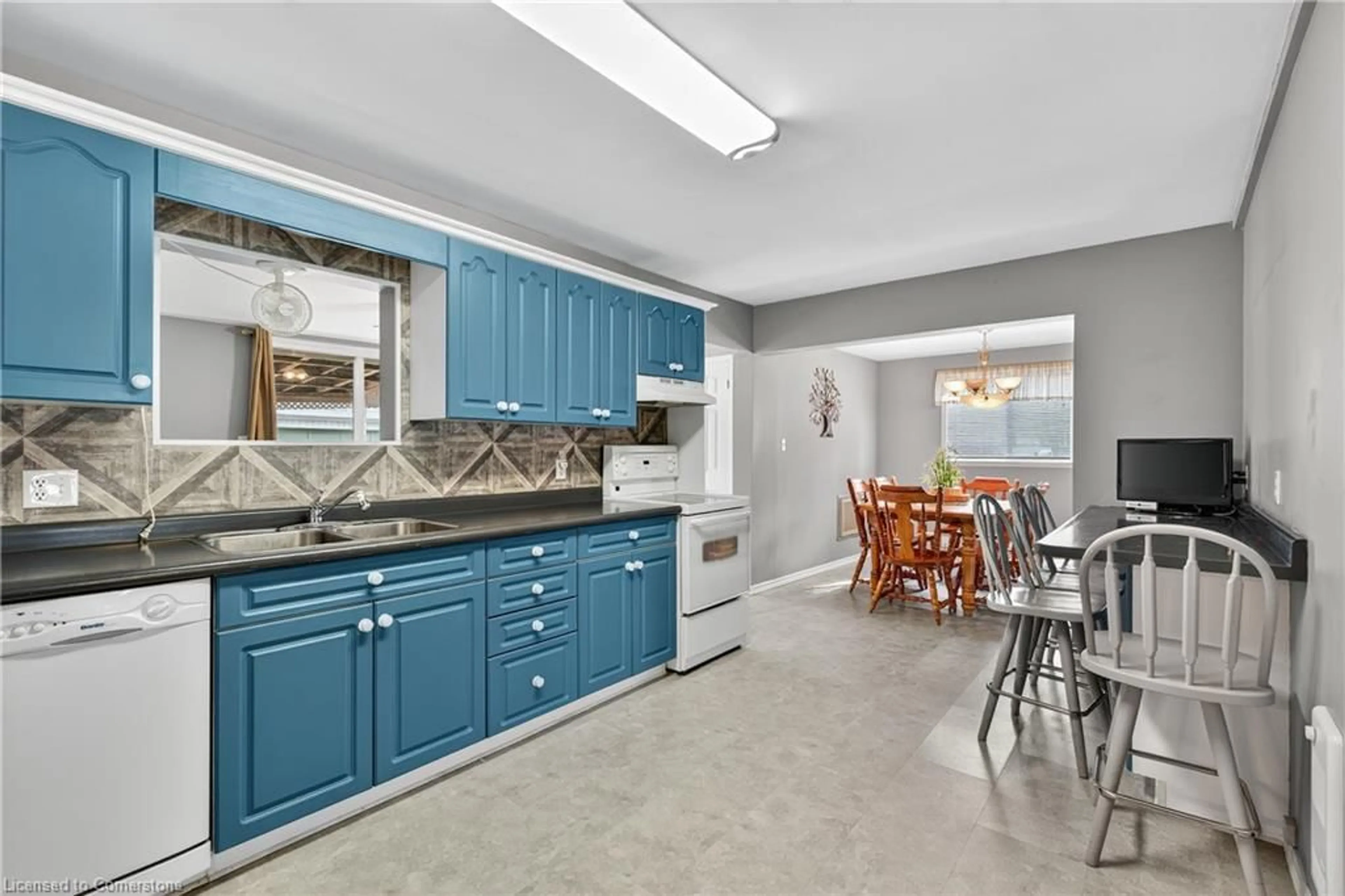 Open concept kitchen, ceramic/tile floor for 190 Thorold Rd, Welland Ontario L3C 3V7