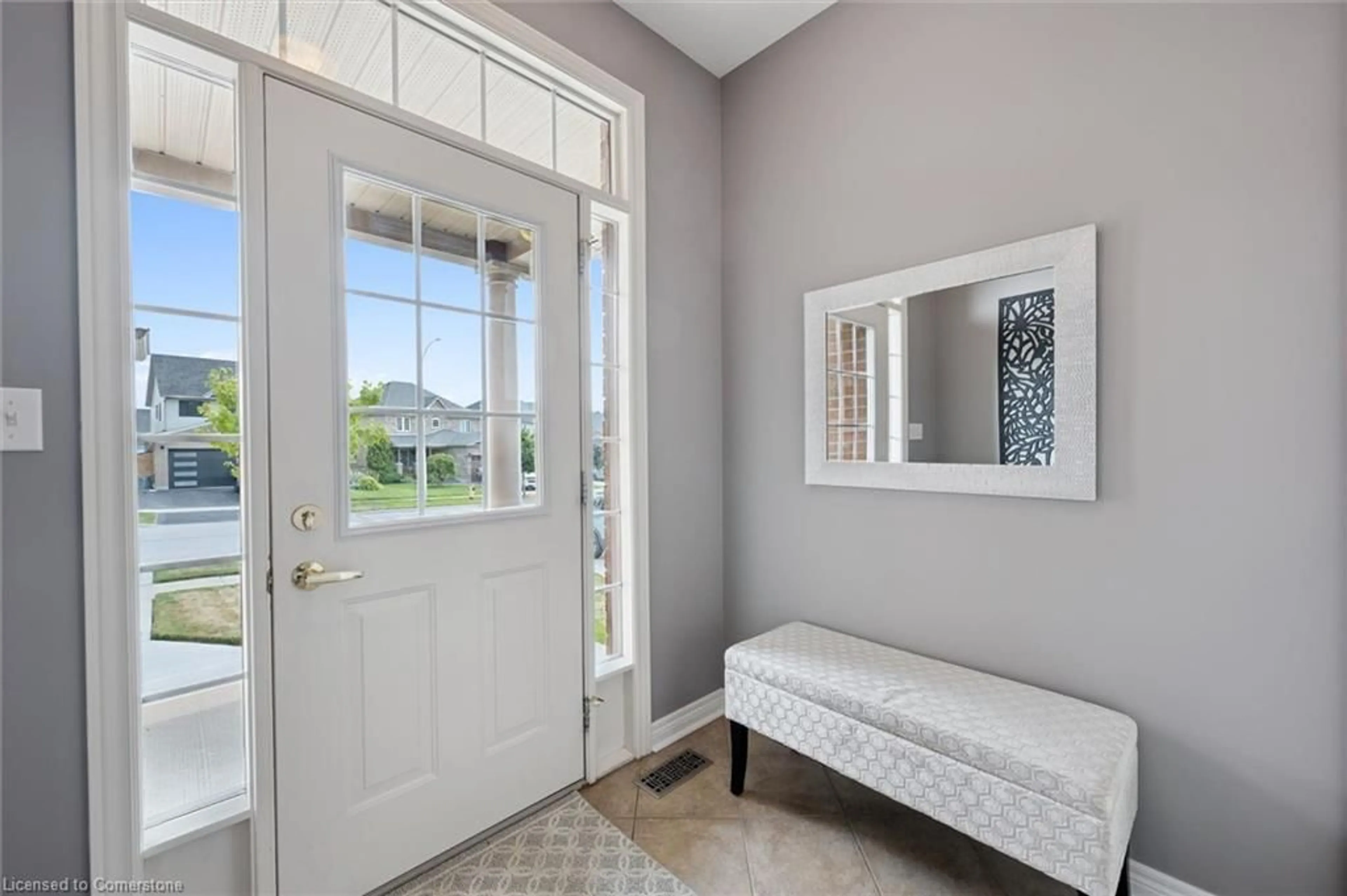 Indoor entryway for 252 Colton Cir, Kitchener Ontario N2A 4K2