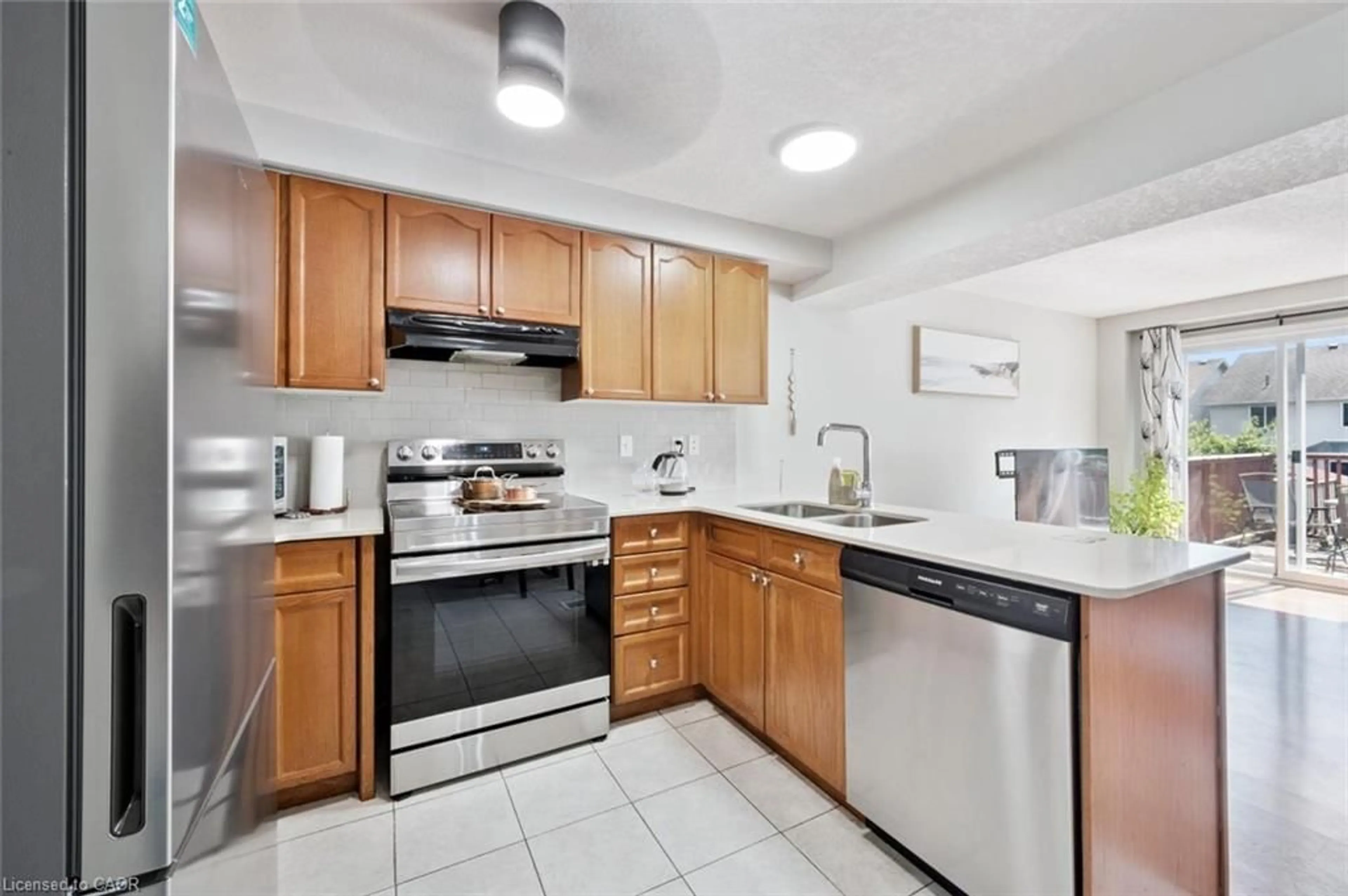 Standard kitchen, ceramic/tile floor for 66 Jordan Dr, Cambridge Ontario N3C 4E2