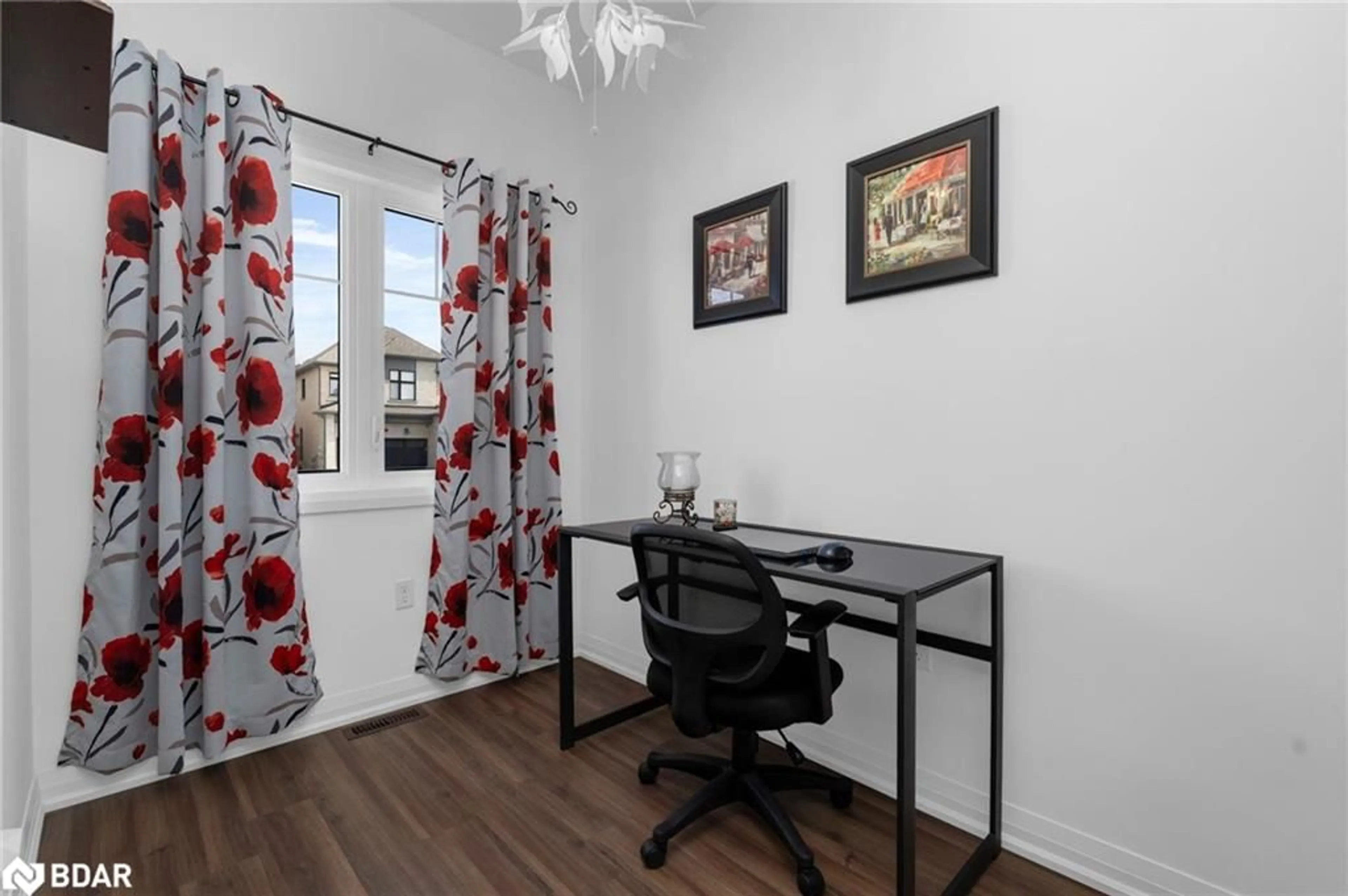 A pic of a room for 60 Mabern St, Barrie Ontario L9J 0J2