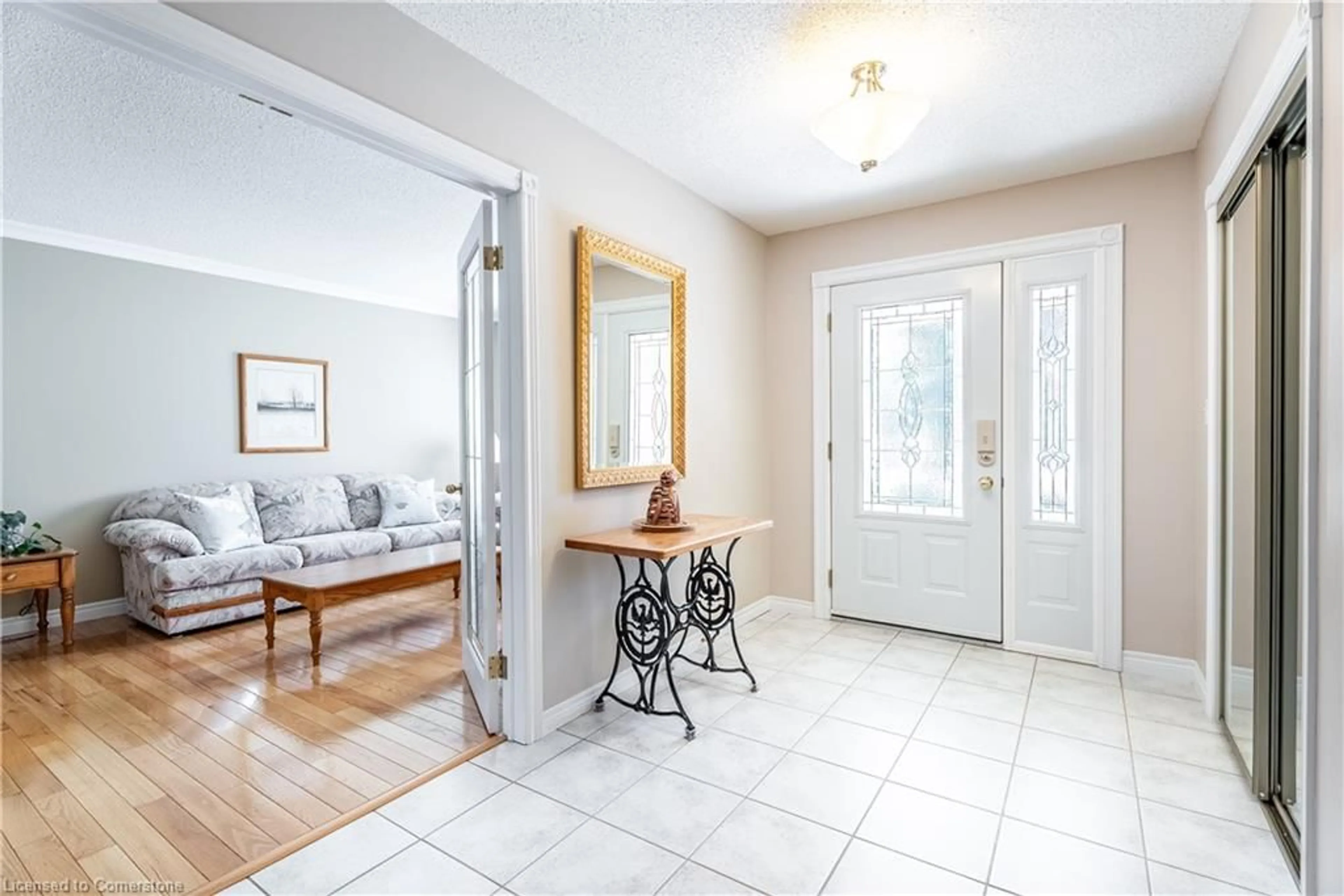 Indoor entryway for 26 Gowinlock Crt, Cambridge Ontario N1T 1N2