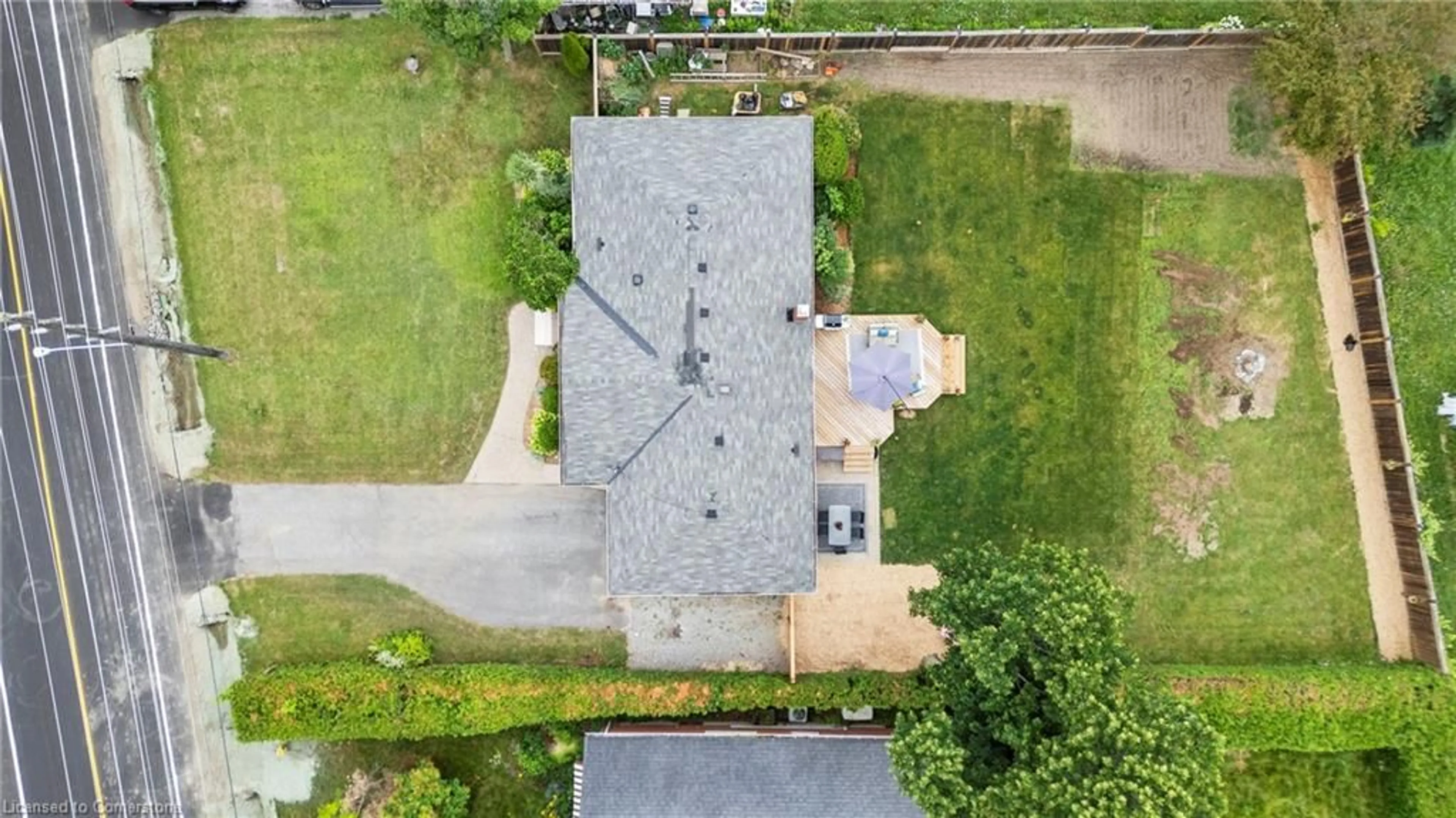 A pic from outside/outdoor area/front of a property/back of a property/a pic from drone, street for 4153 Aberdeen Rd, Beamsville Ontario L0R 1B6