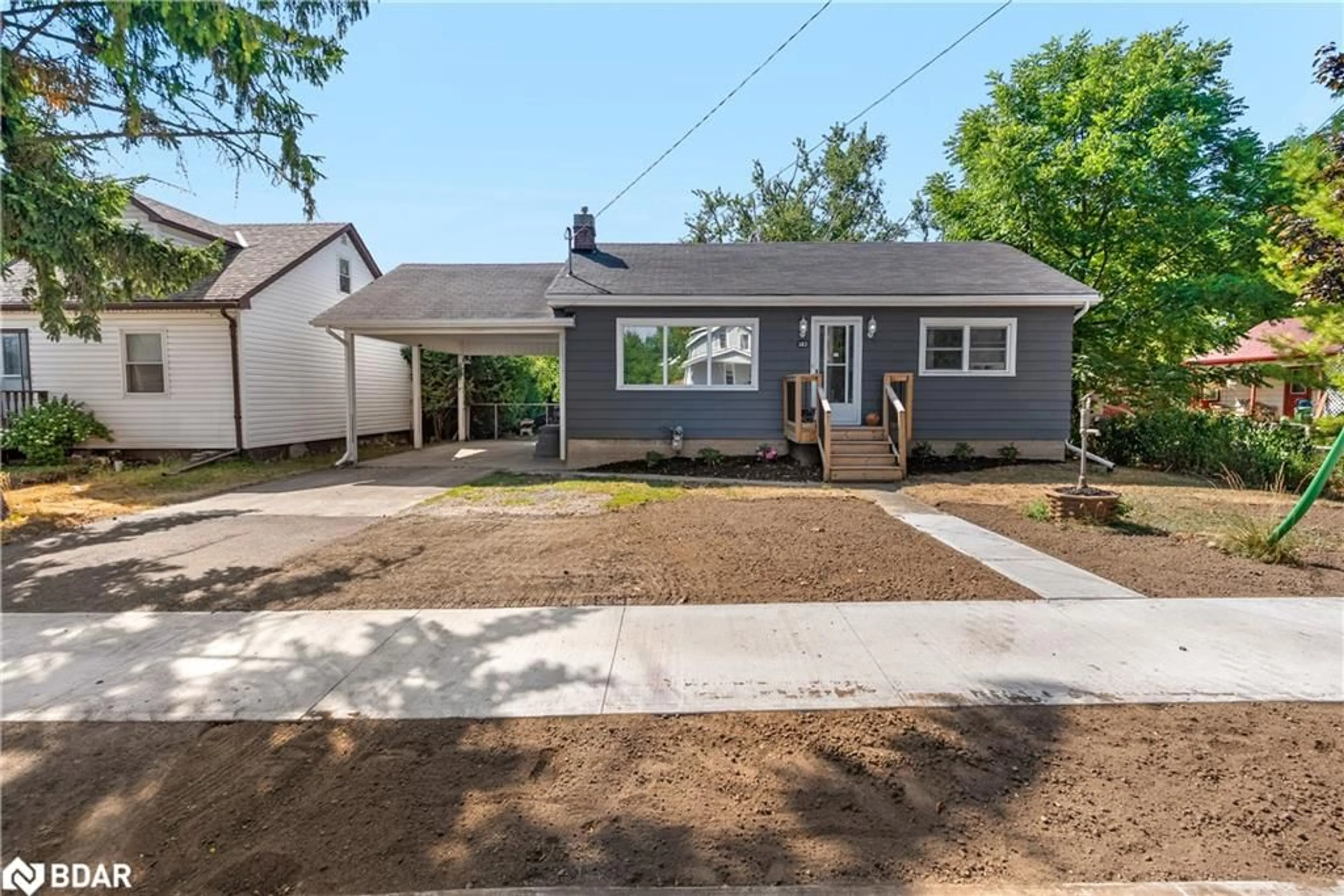 Home with vinyl exterior material, street for 103 King St, Lindsay Ontario K9V 1E1